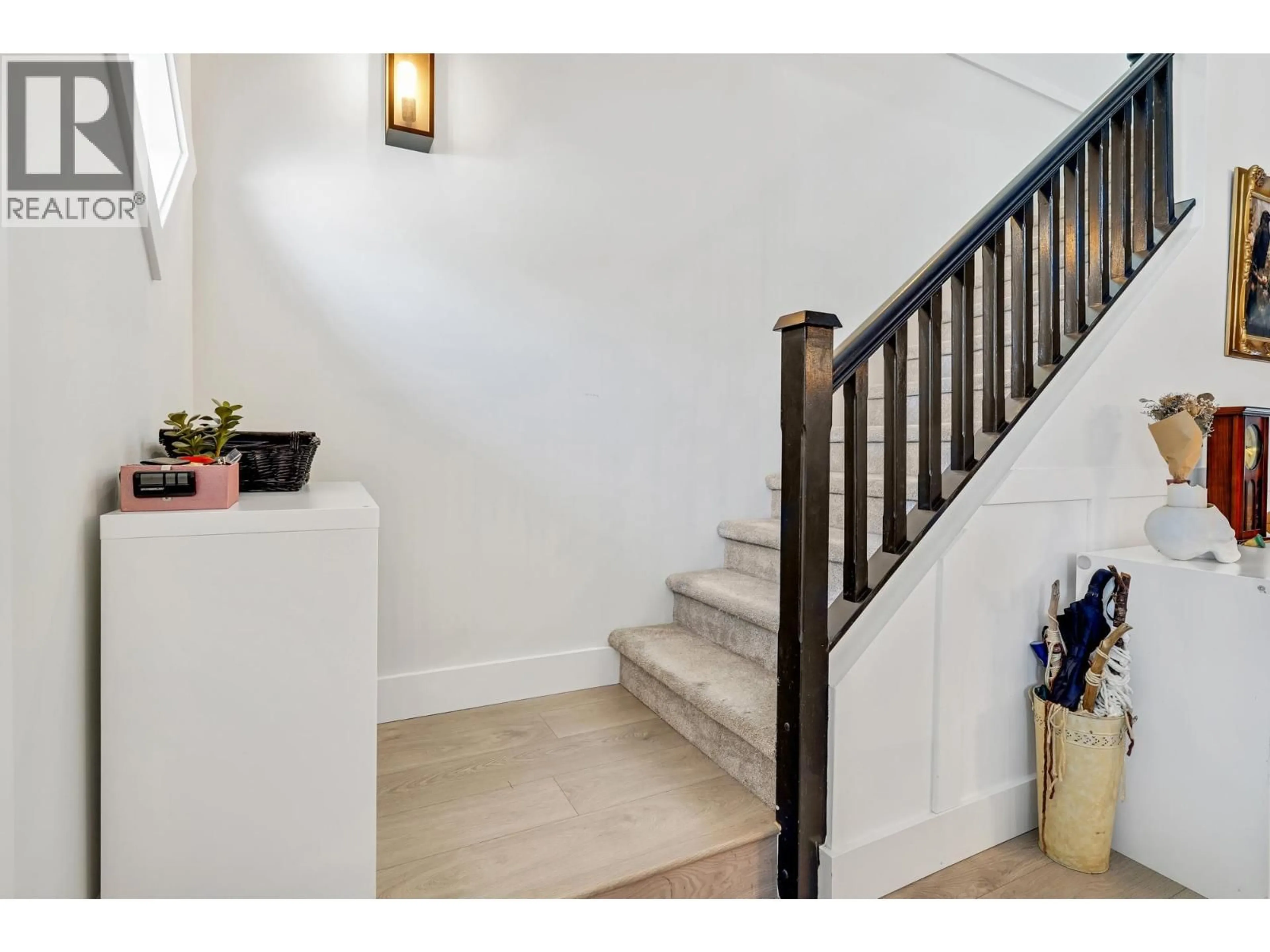 Indoor entryway for 5681 47A AVENUE, Delta British Columbia V4K4B5