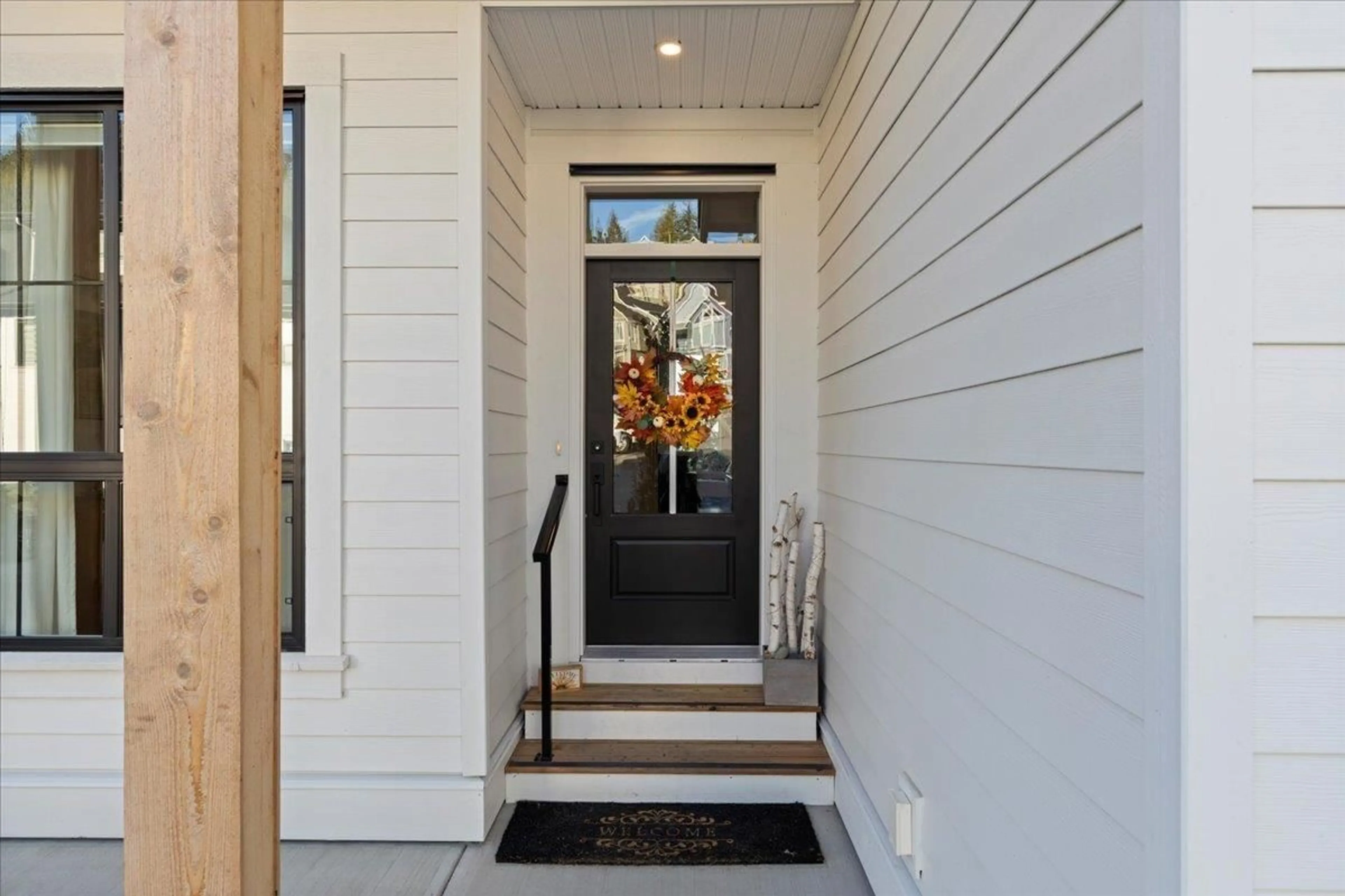Indoor entryway for 17 - 4217 OLD CLAYBURN, Abbotsford British Columbia V3G1L5