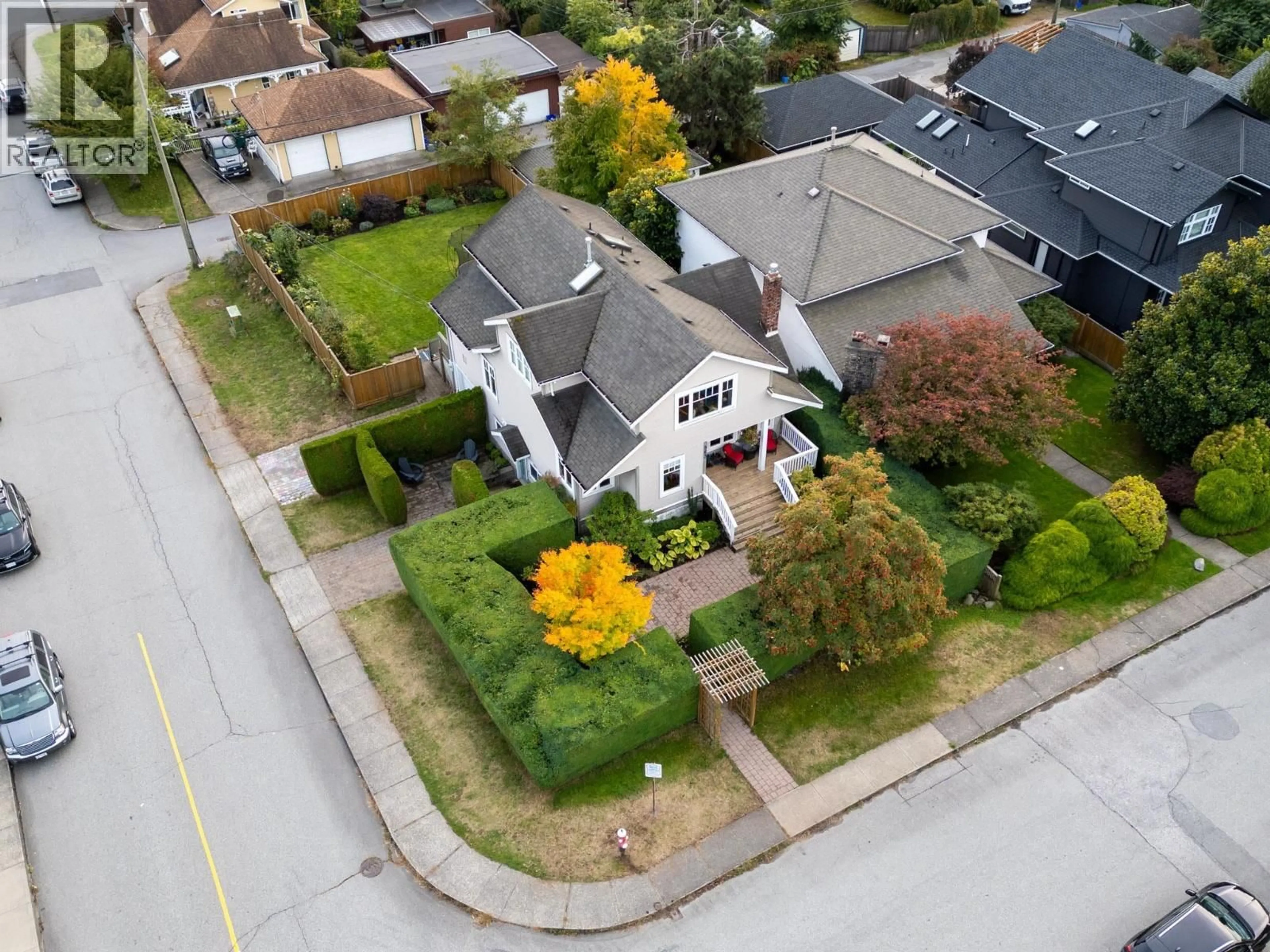 A pic from outside/outdoor area/front of a property/back of a property/a pic from drone, street for 563 6TH STREET, North Vancouver British Columbia V7L1R2
