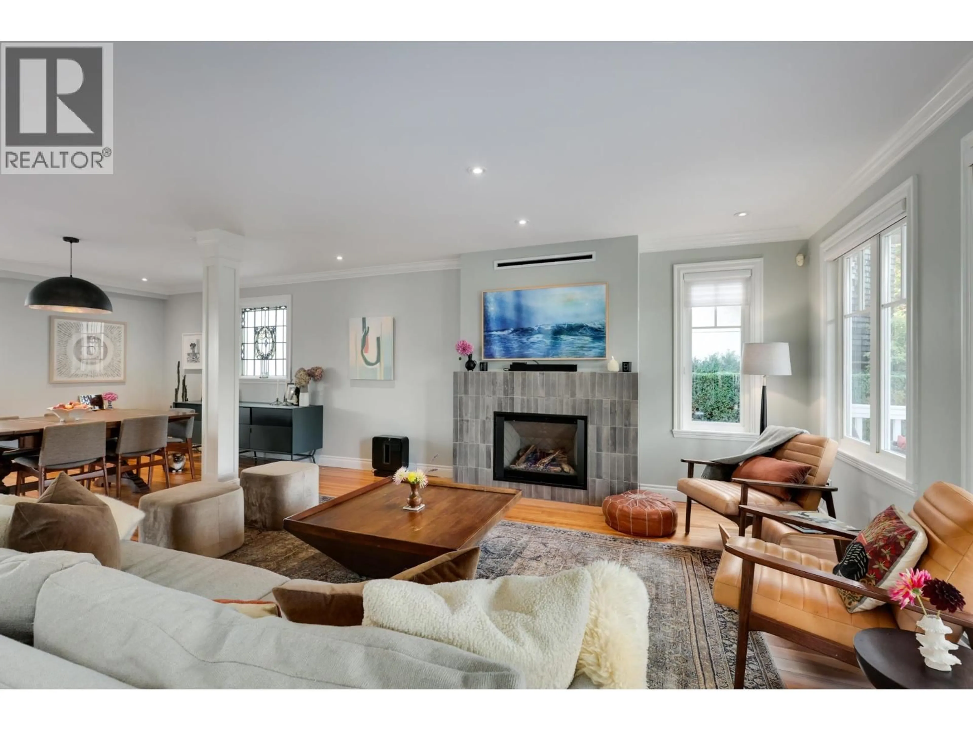 Living room with furniture, unknown for 563 6TH STREET, North Vancouver British Columbia V7L1R2