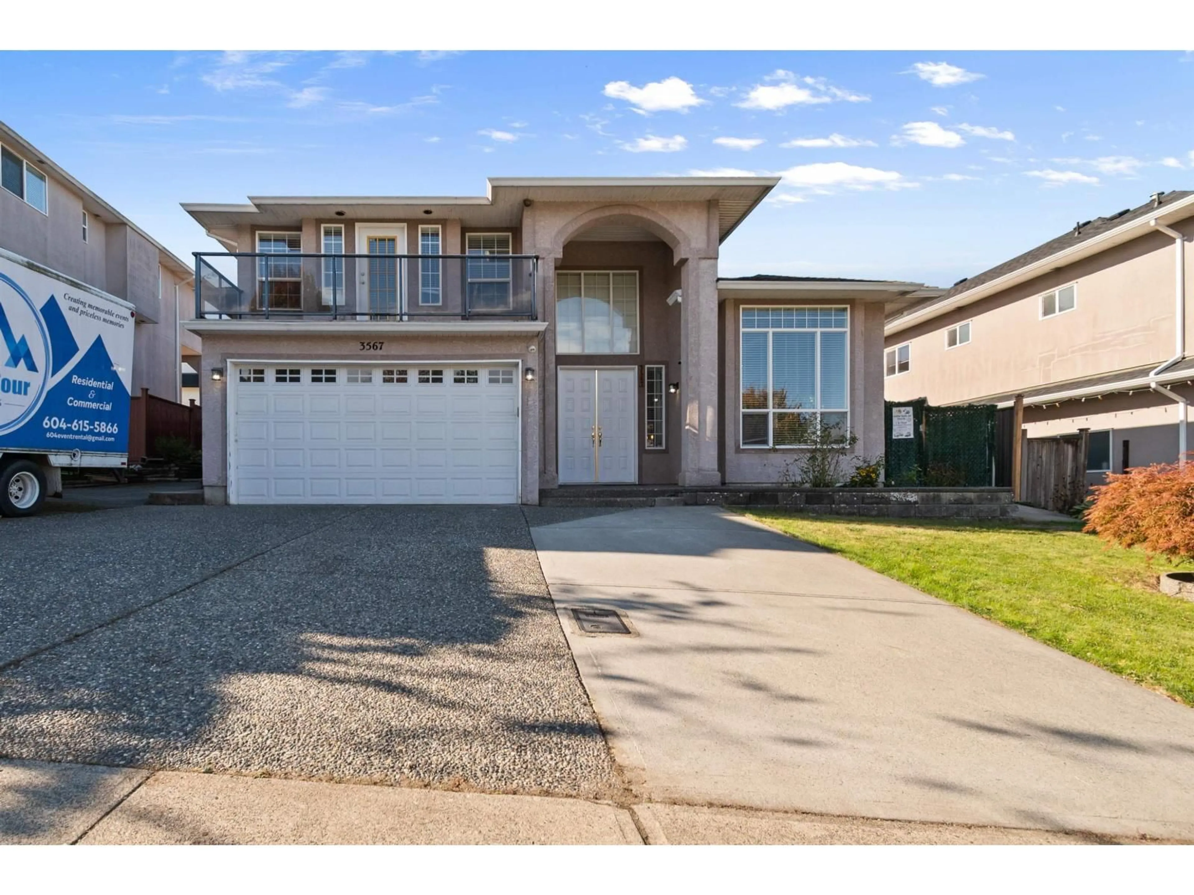 Home with vinyl exterior material, street for 3567 SUMMIT, Abbotsford British Columbia V2T6S4