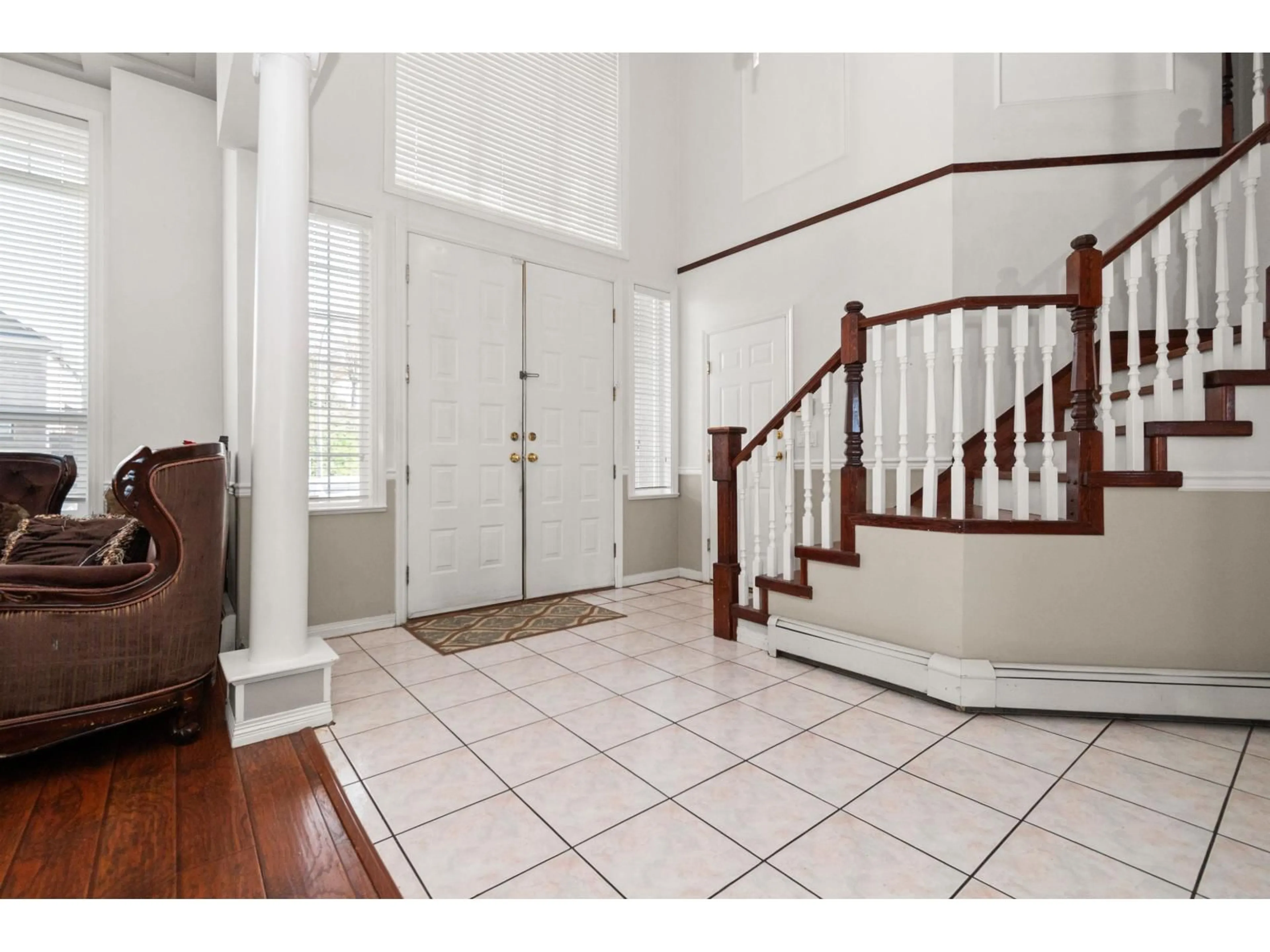 Indoor foyer for 3567 SUMMIT, Abbotsford British Columbia V2T6S4