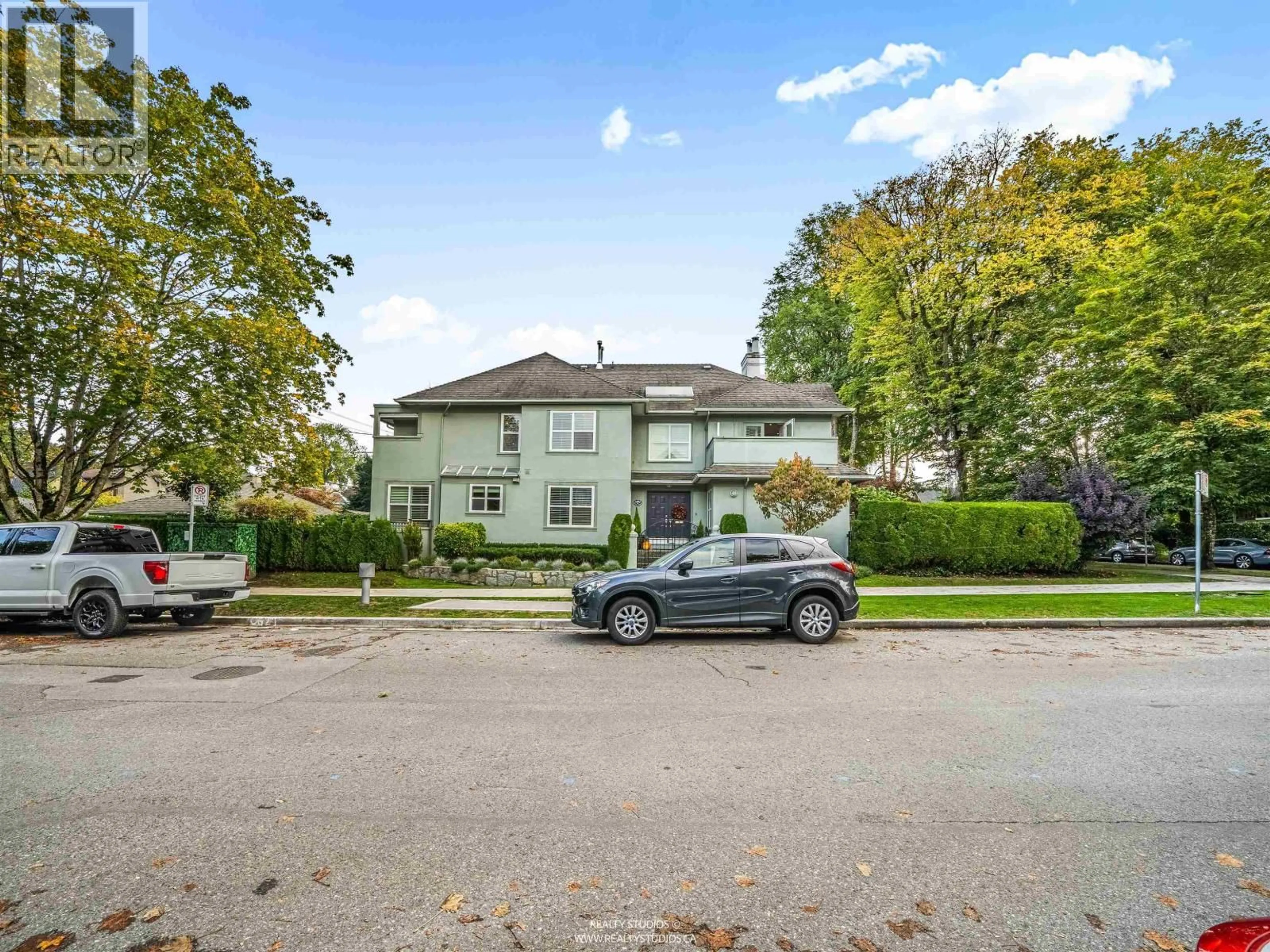 A pic from outside/outdoor area/front of a property/back of a property/a pic from drone, street for 2888 MAPLE STREET, Vancouver British Columbia V6J5A2