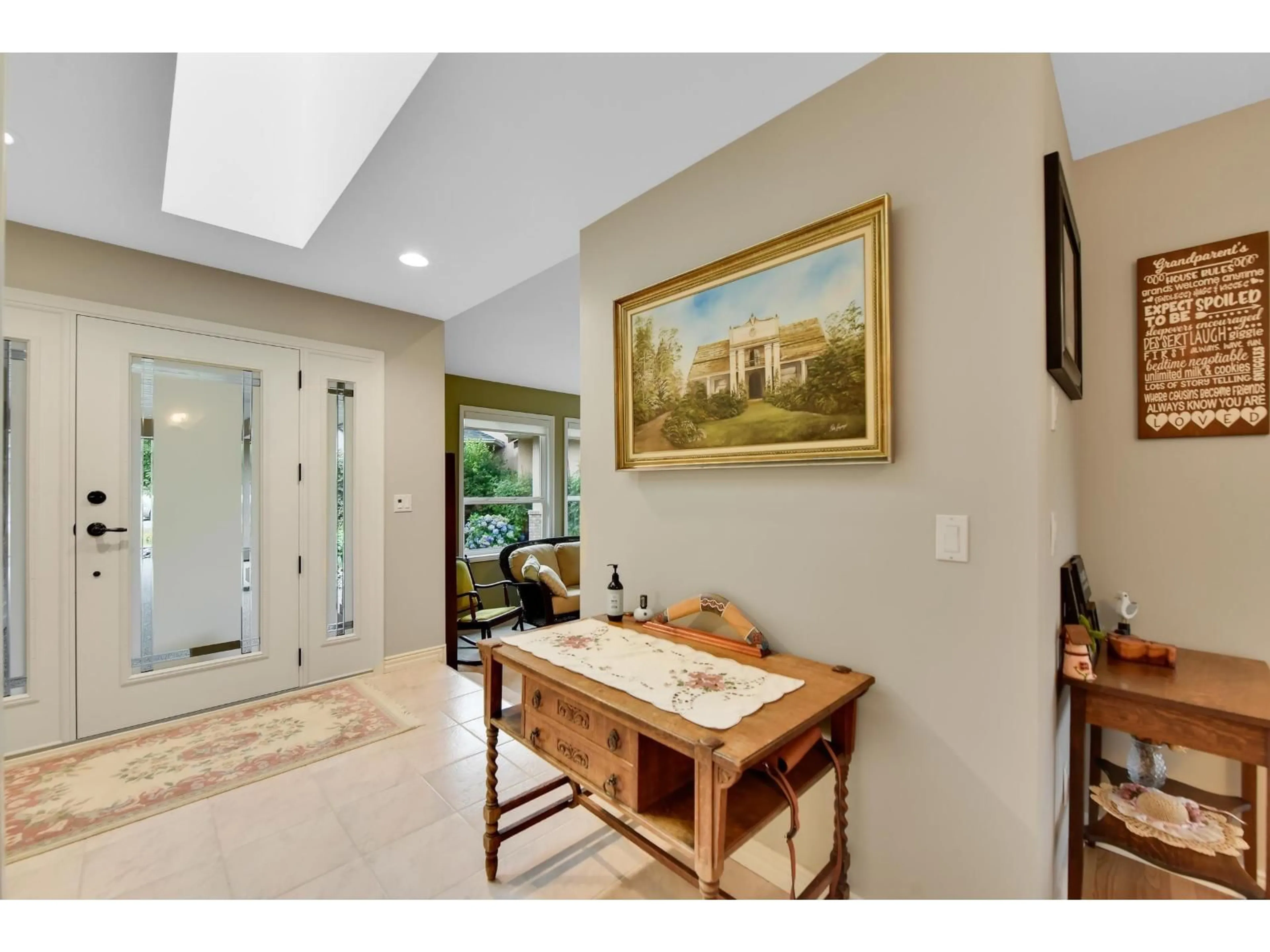 Indoor entryway for 8518 165A, Surrey British Columbia V4N3H2