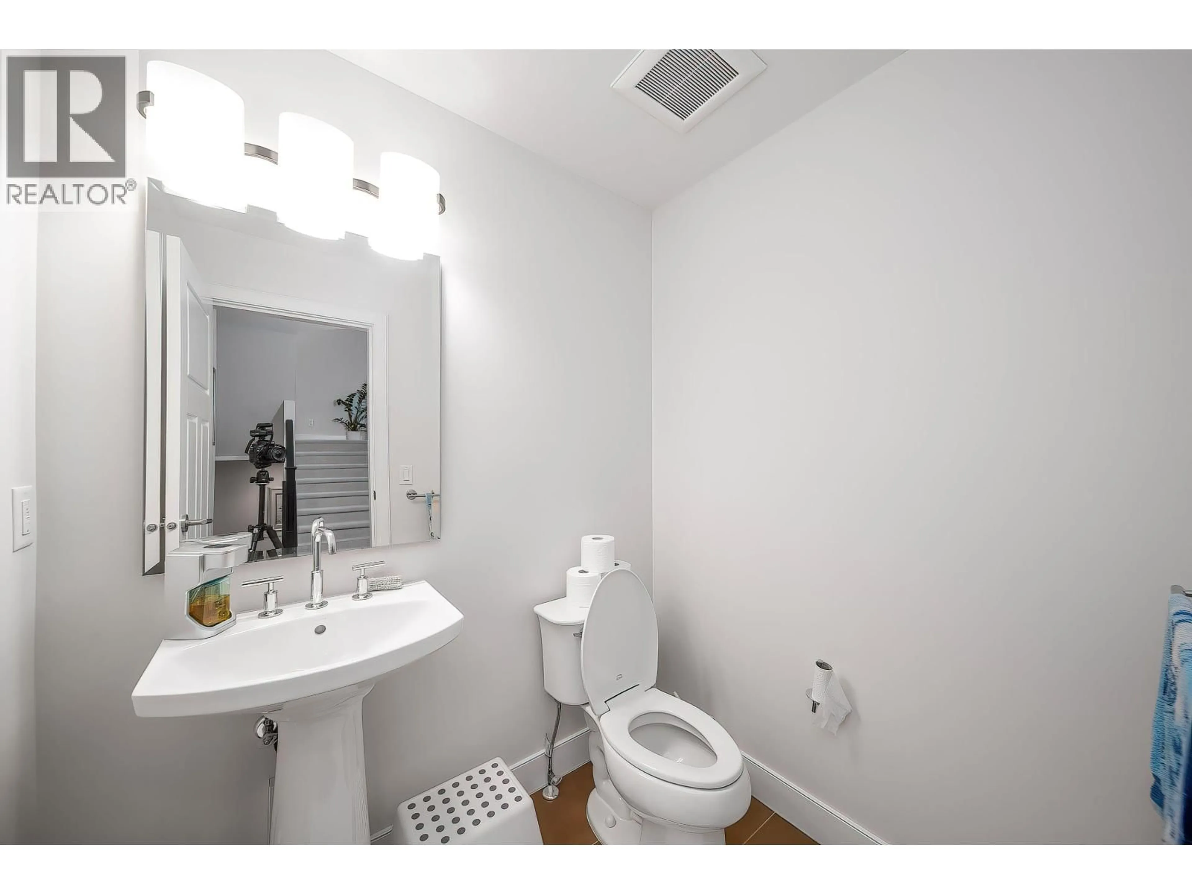 Standard bathroom, unknown for 3486 BISHOP PLACE, Coquitlam British Columbia V3E0K2