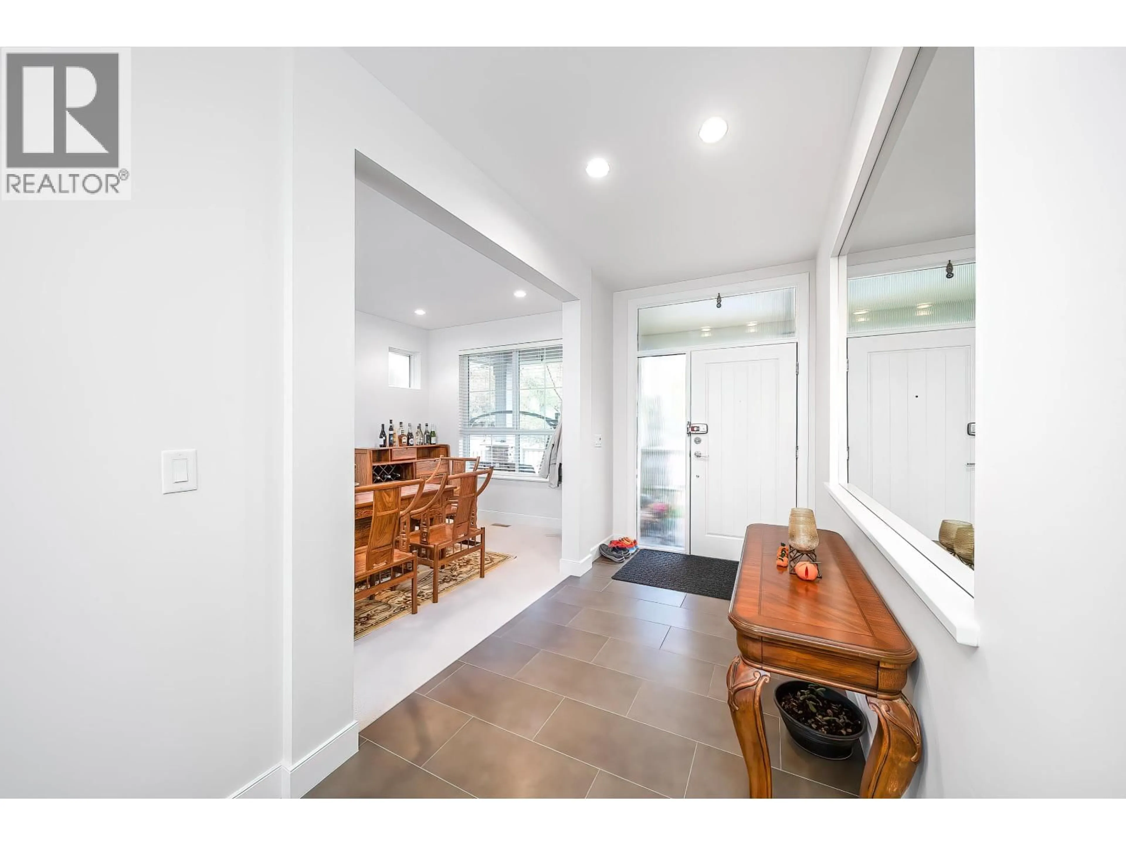 Indoor entryway for 3486 BISHOP PLACE, Coquitlam British Columbia V3E0K2