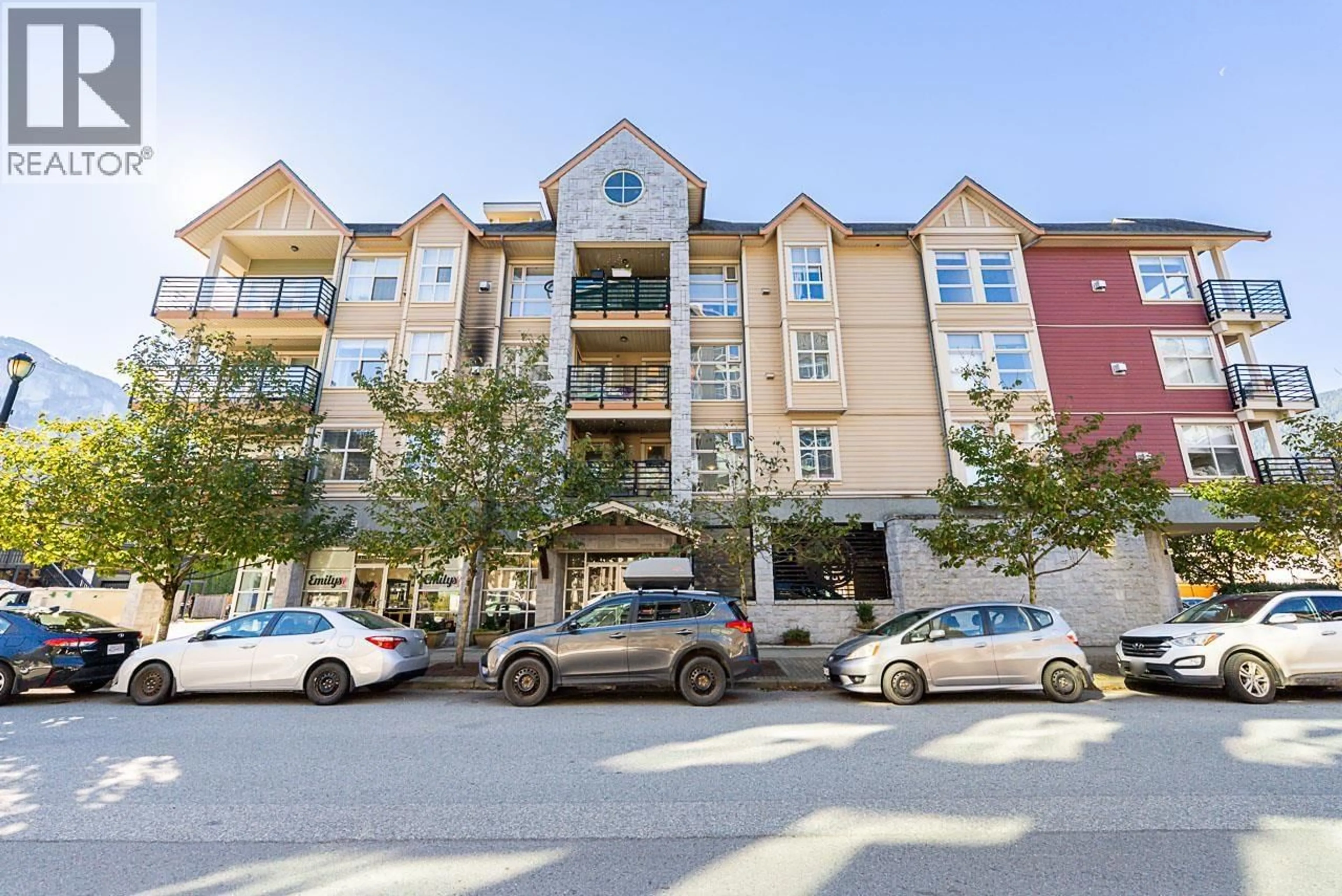 A pic from outside/outdoor area/front of a property/back of a property/a pic from drone, unknown for 402 - 1310 VICTORIA STREET, Squamish British Columbia V0N3G0