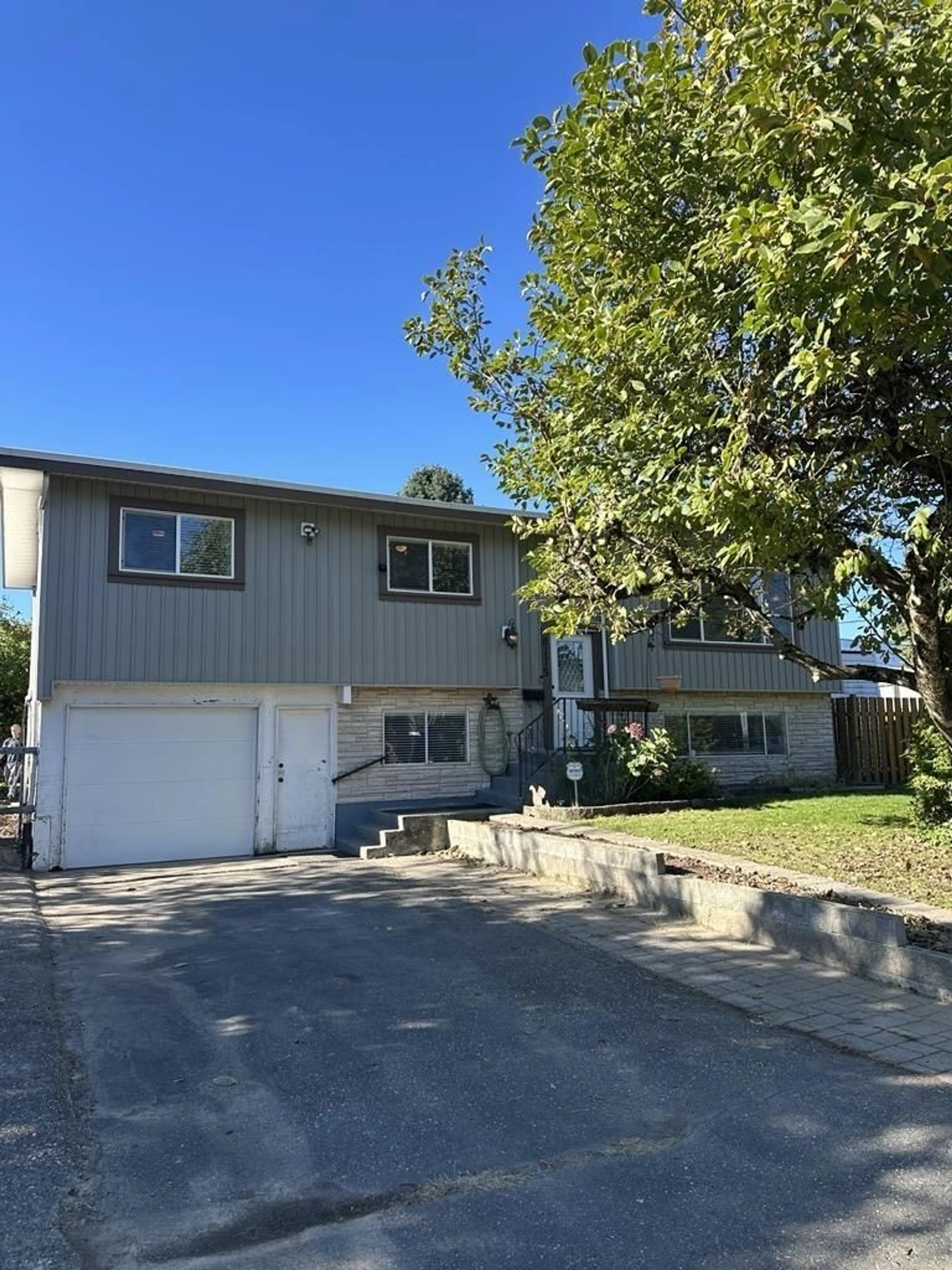 Home with vinyl exterior material, street for 8775 VICARS STREET, Chilliwack British Columbia V2P6V9