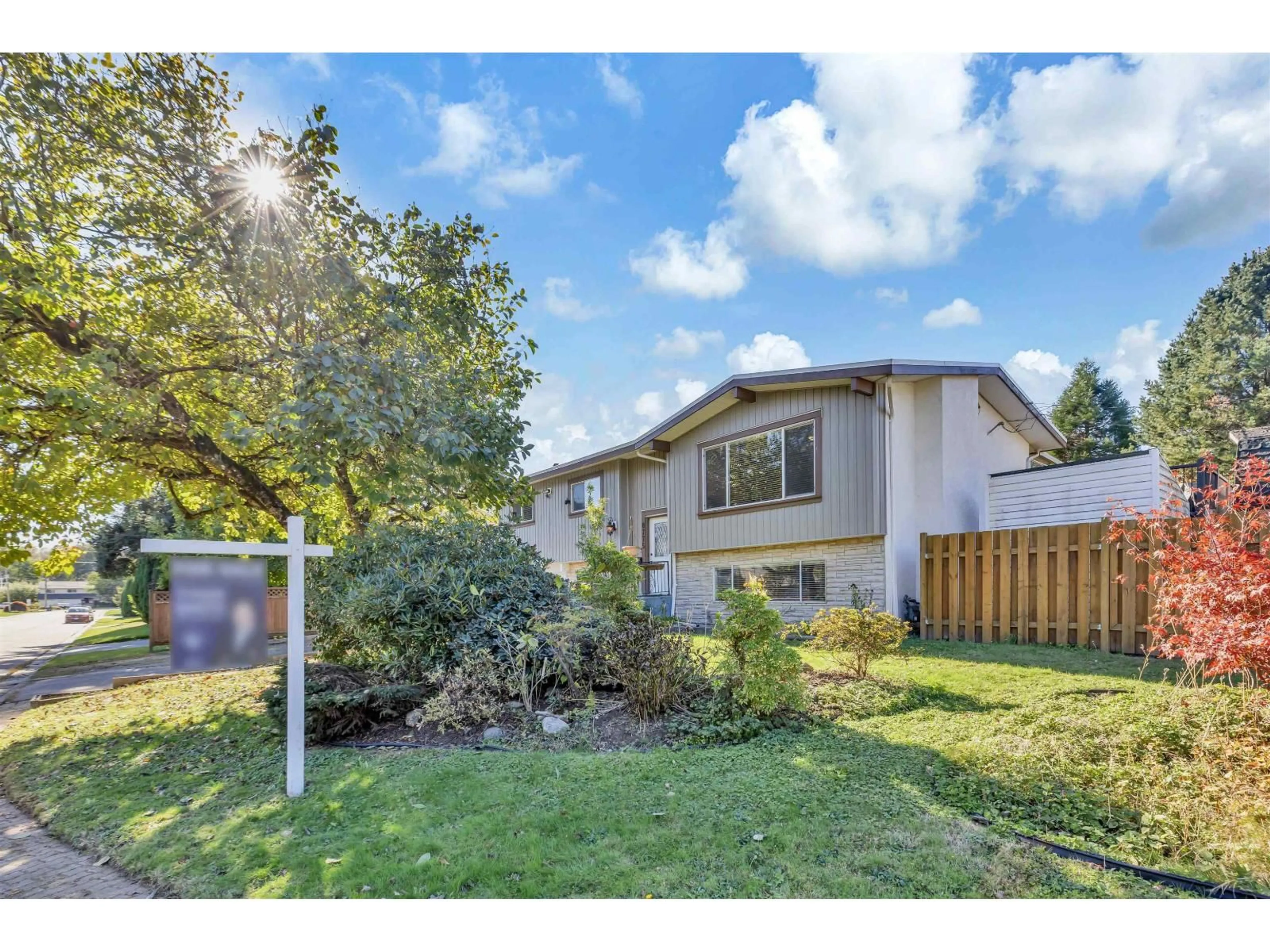 A pic from outside/outdoor area/front of a property/back of a property/a pic from drone, street for 8775 VICARS STREET, Chilliwack British Columbia V2P6V9