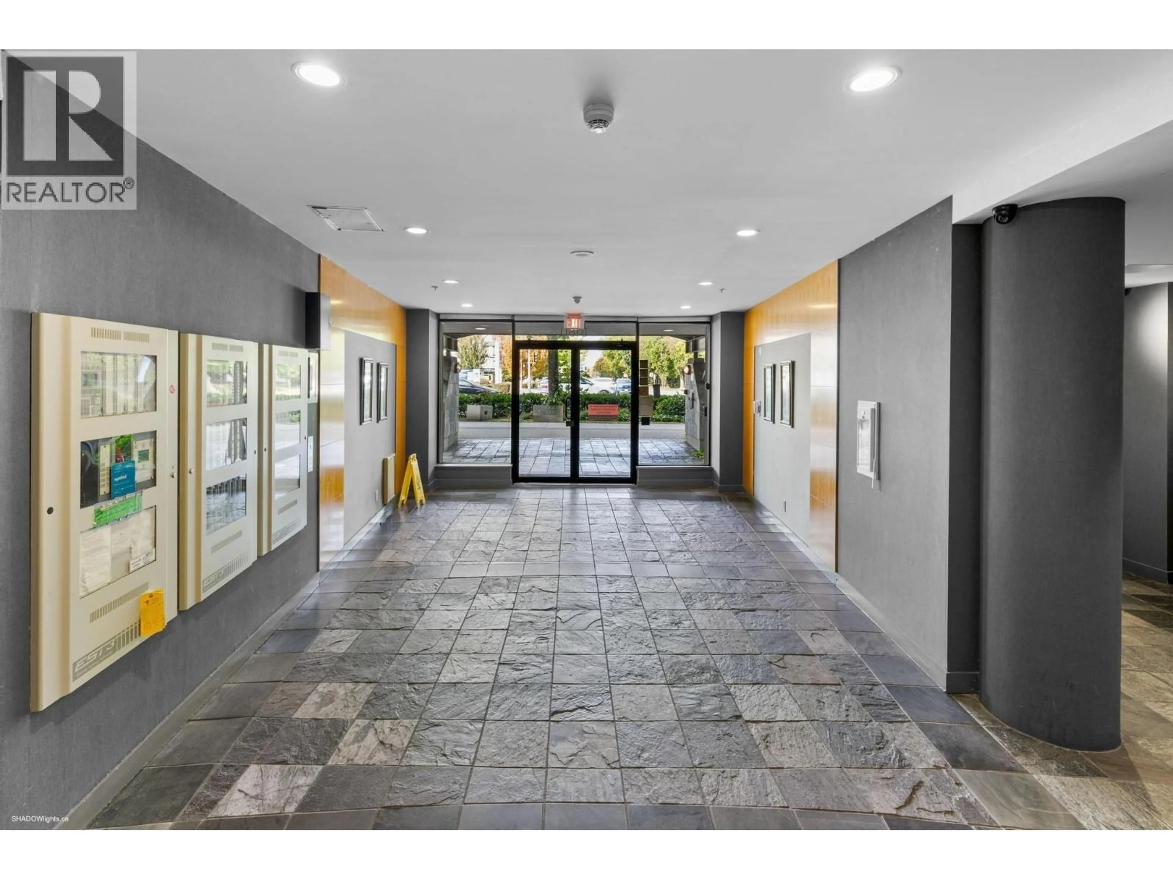 Indoor foyer for 309 - 8180 GRANVILLE AVENUE, Richmond British Columbia V6Y4G1