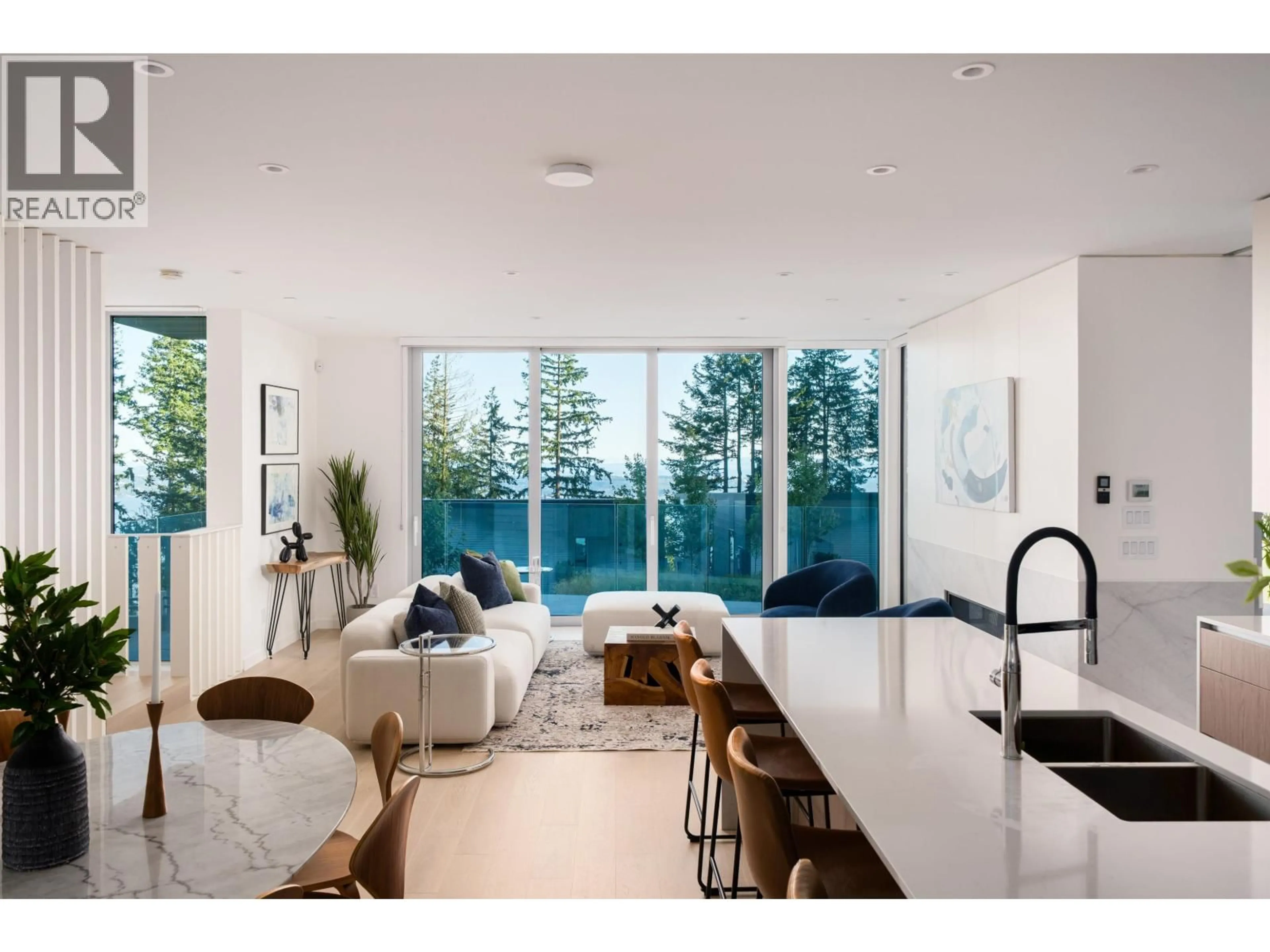Open concept kitchen, ceramic/tile floor for 3317 CHIPPENDALE ROAD, West Vancouver British Columbia V7S0B7