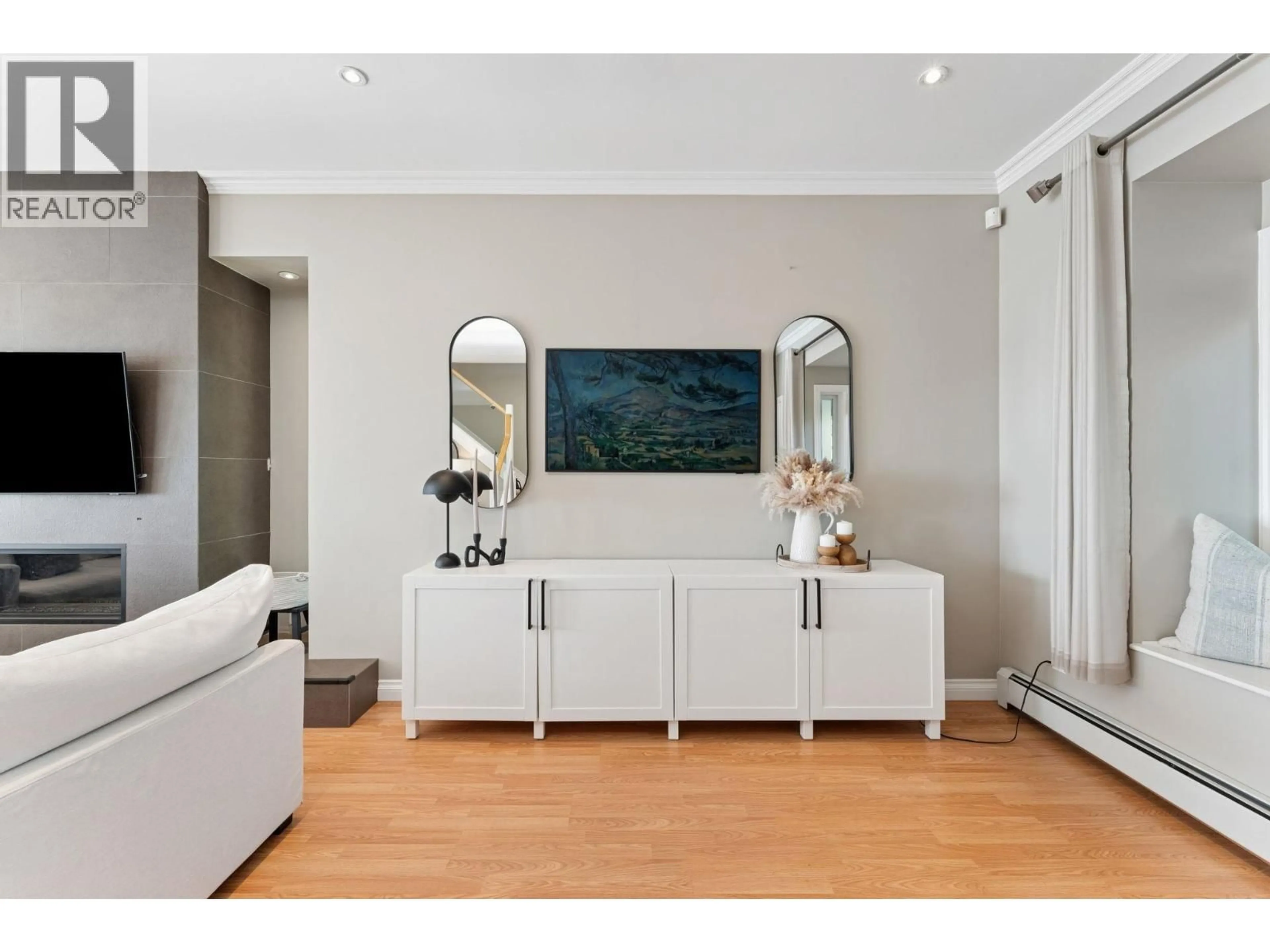 Unknown for 333 KEITH ROAD, North Vancouver British Columbia V7L1V6