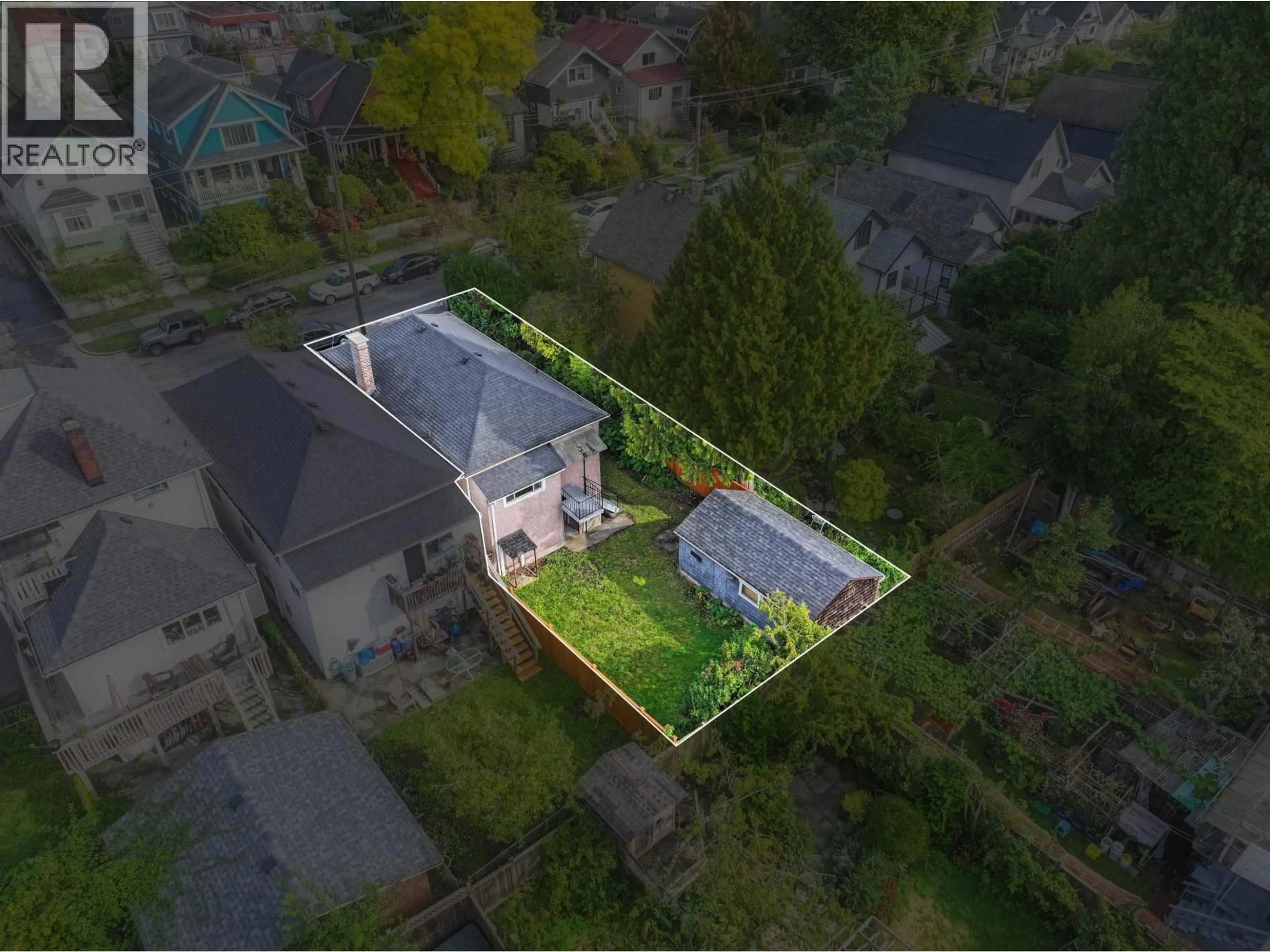 A pic from outside/outdoor area/front of a property/back of a property/a pic from drone, street for 1732 3RD AVENUE, Vancouver British Columbia V5N1H2