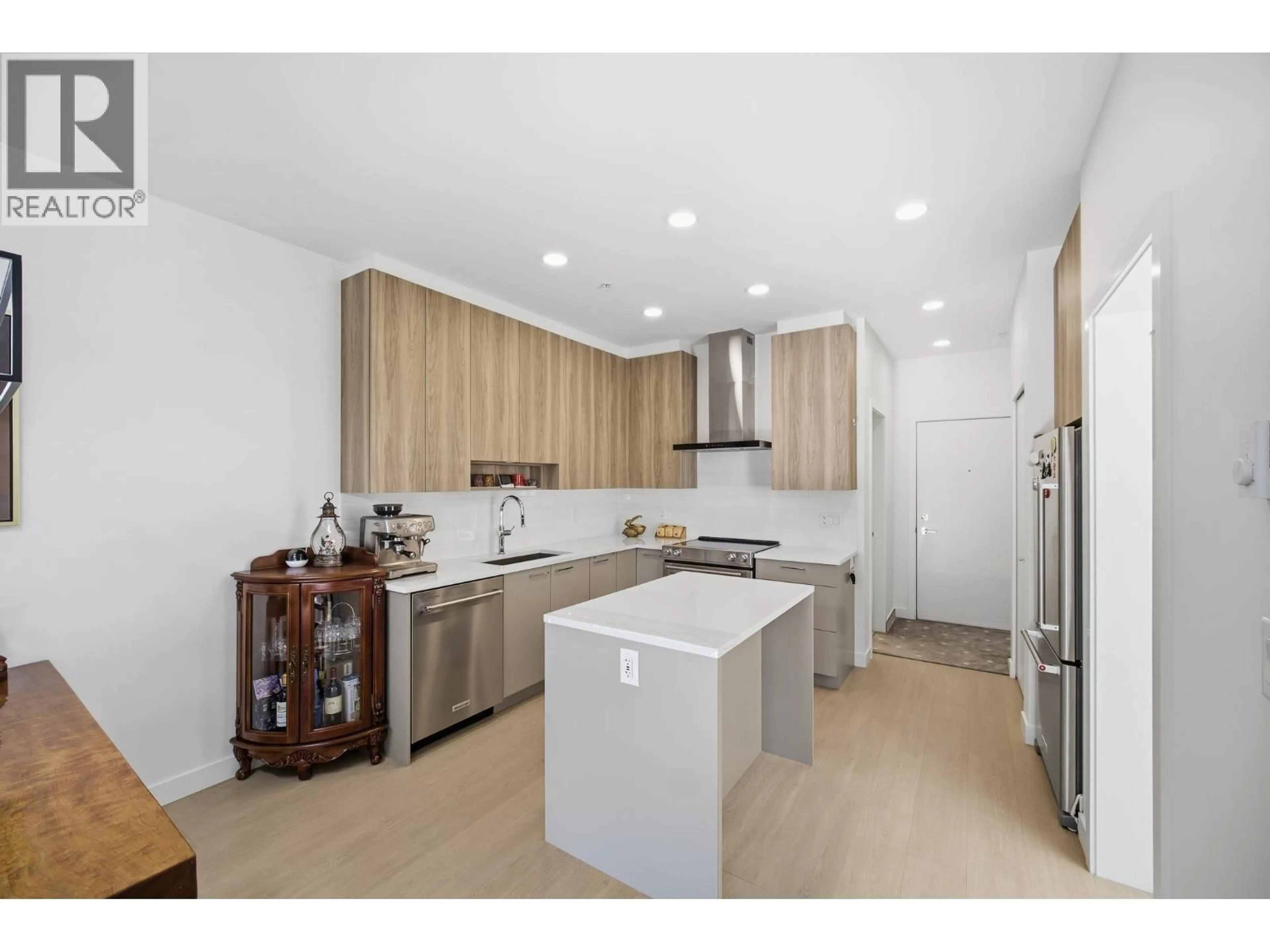 Open concept kitchen, unknown for 309 - 7588 16TH STREET, Burnaby British Columbia V3N0H8