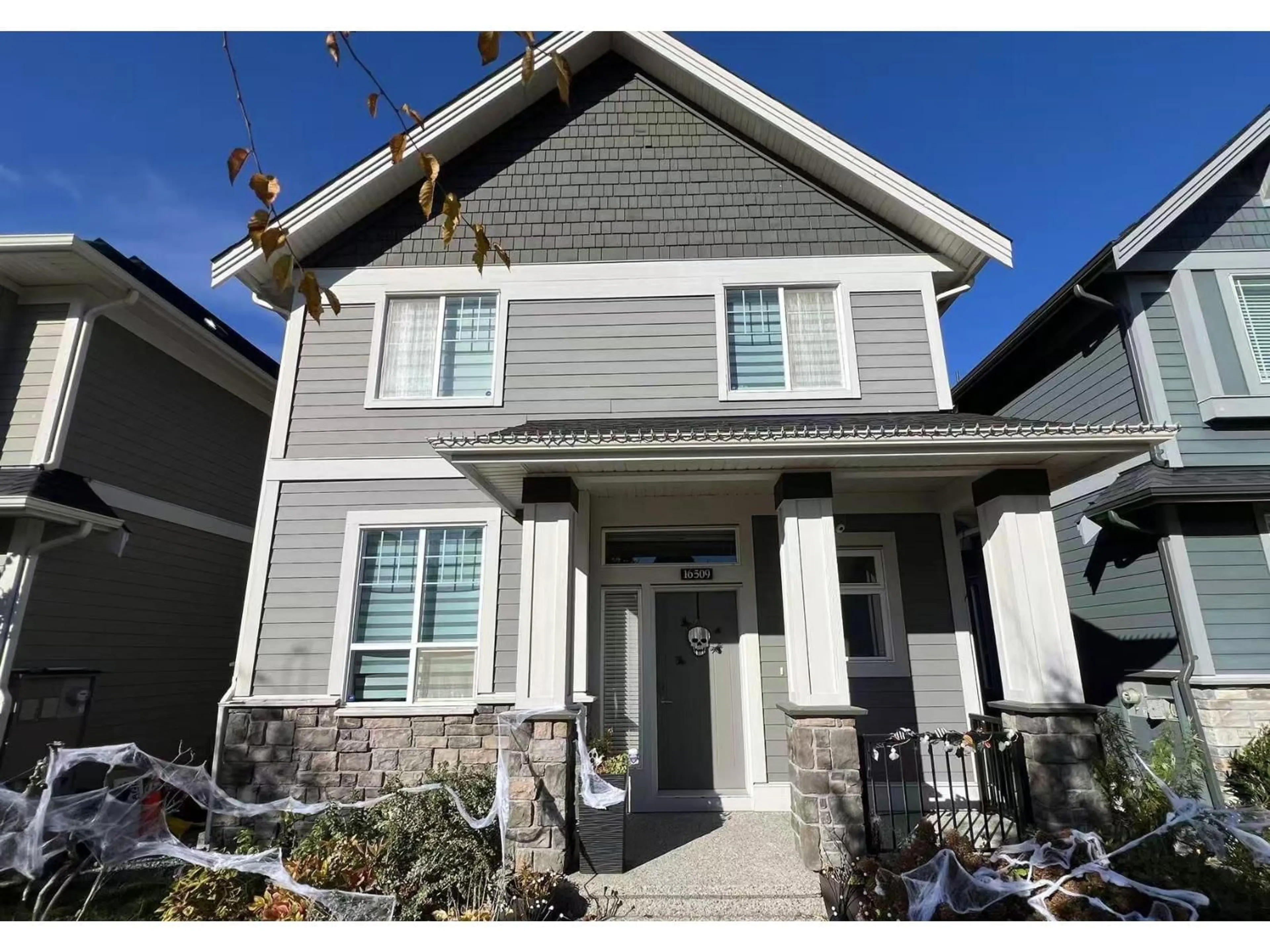 Home with vinyl exterior material, street for 16509 25, Surrey British Columbia V3Z0S2