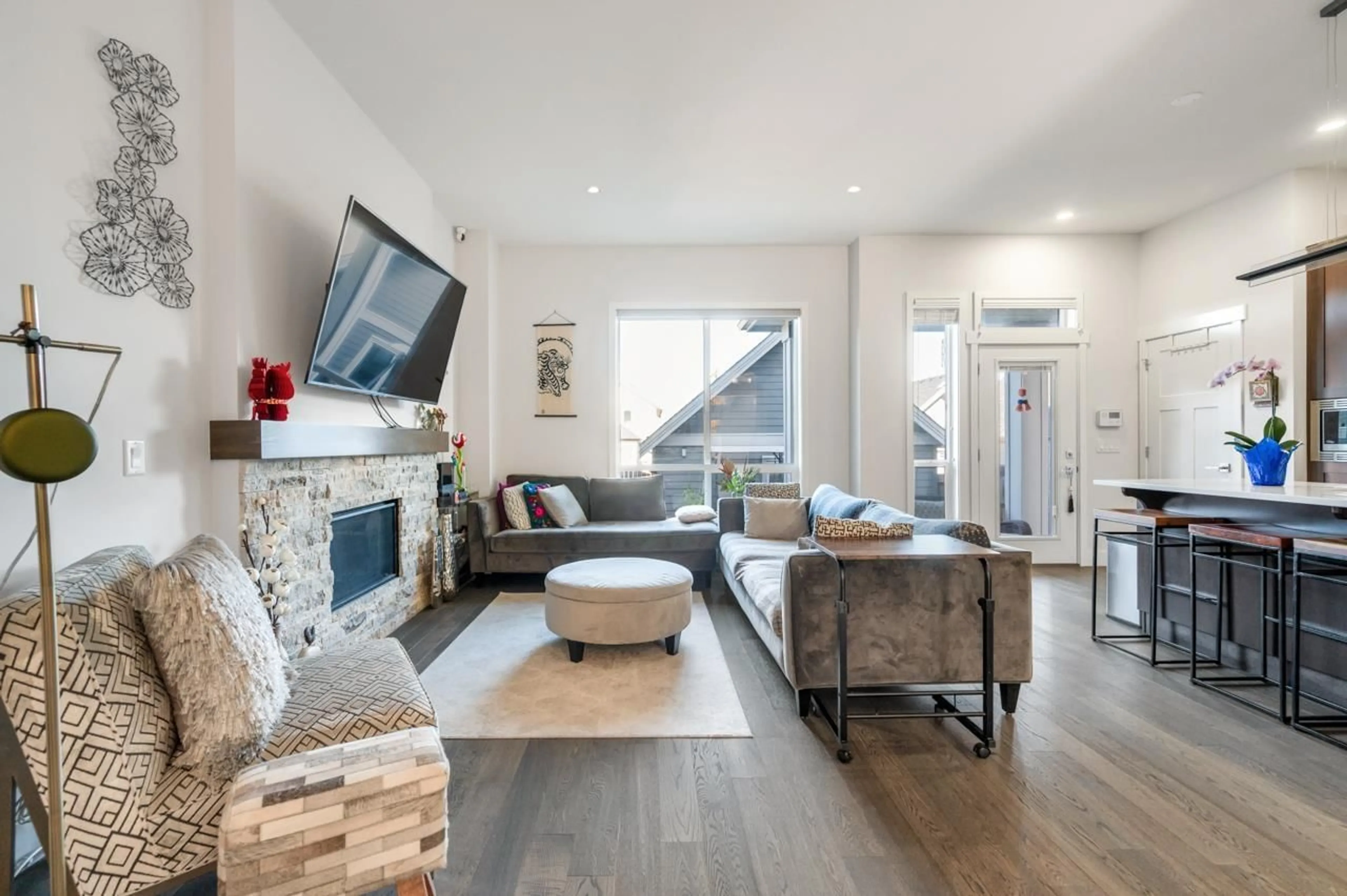 Living room with furniture, wood/laminate floor for 16509 25, Surrey British Columbia V3Z0S2