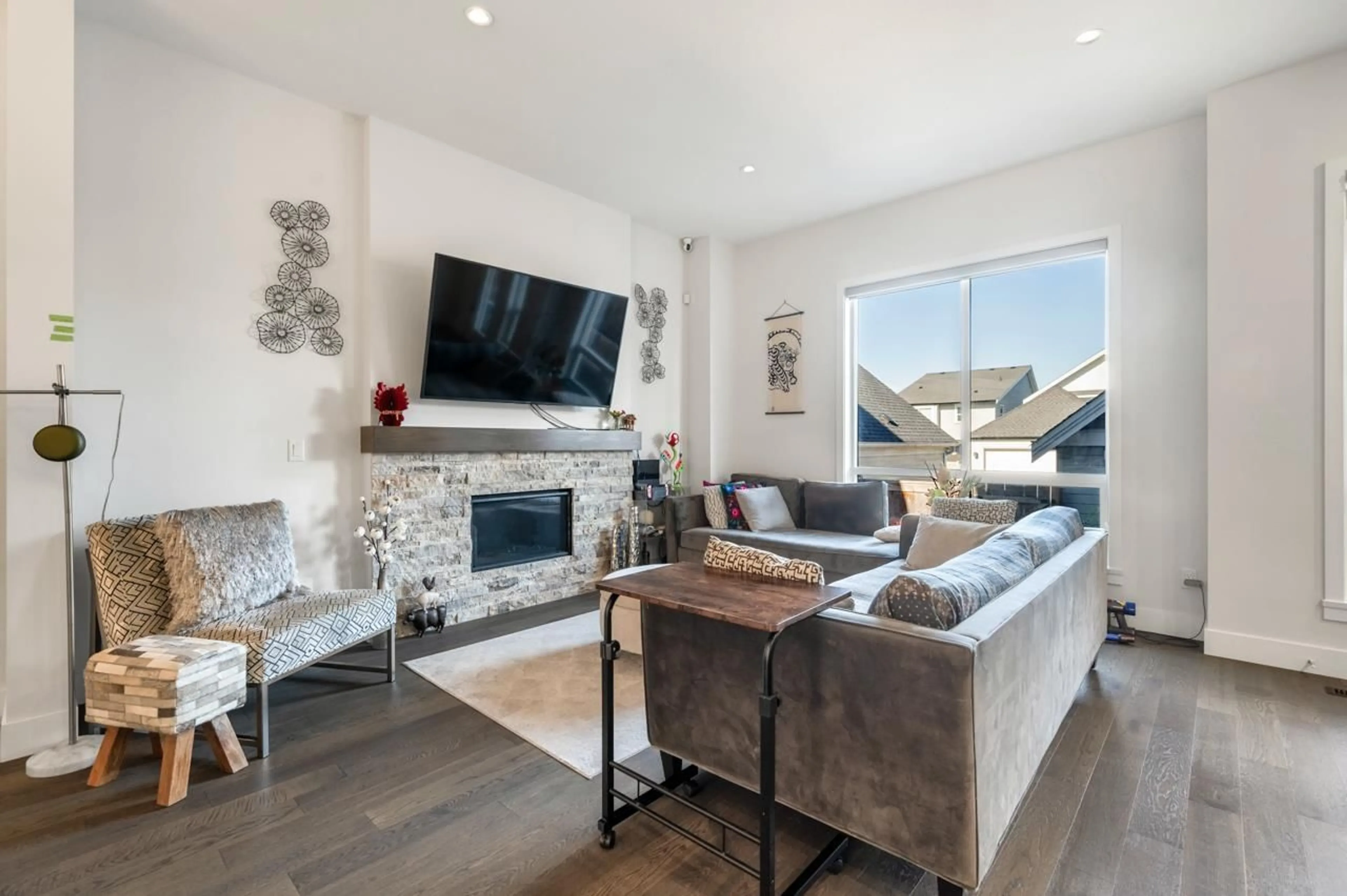 Living room with furniture, unknown for 16509 25, Surrey British Columbia V3Z0S2