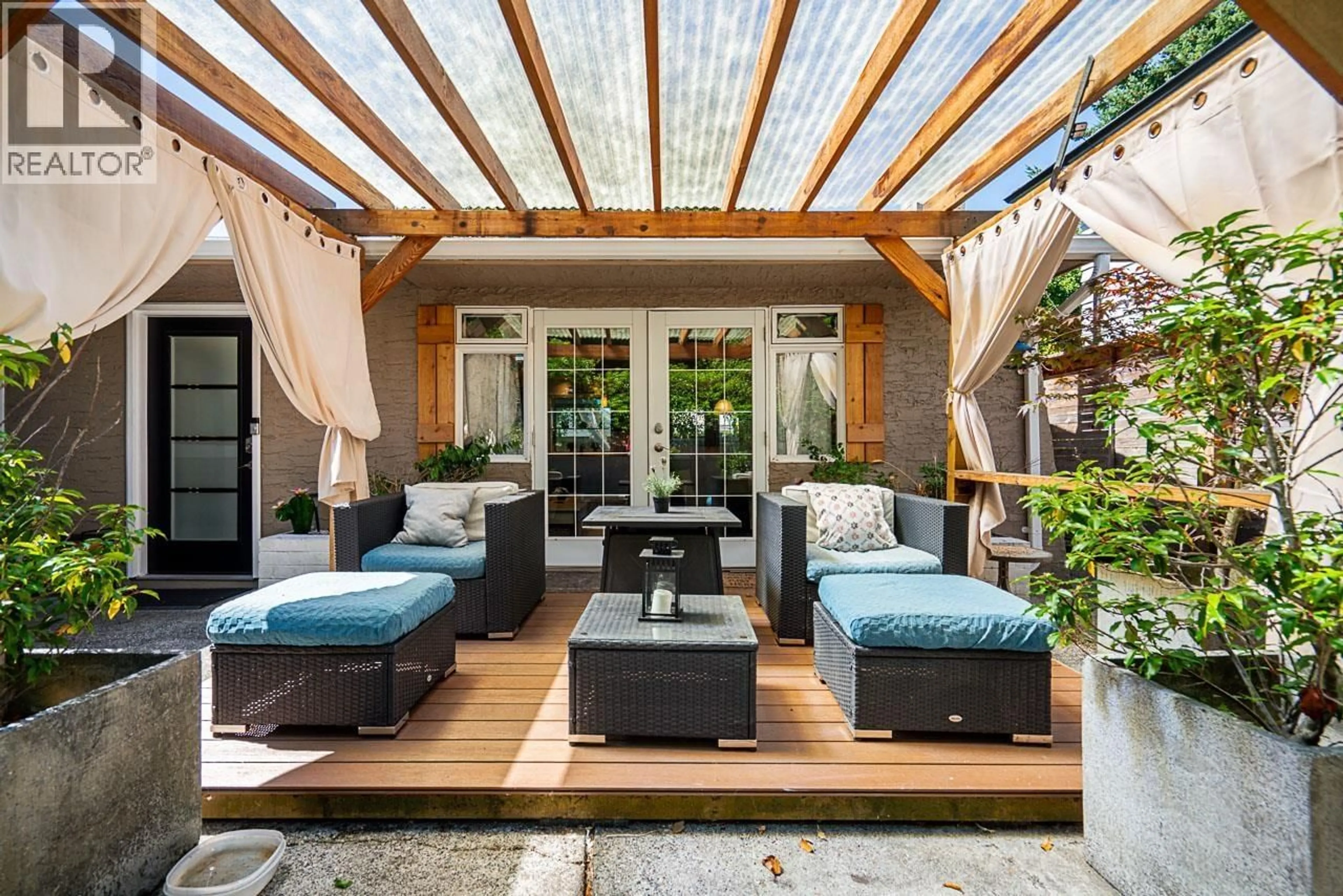 Patio, street for 173 ENGLISH BLUFF ROAD, Tsawwassen British Columbia V4M2M9