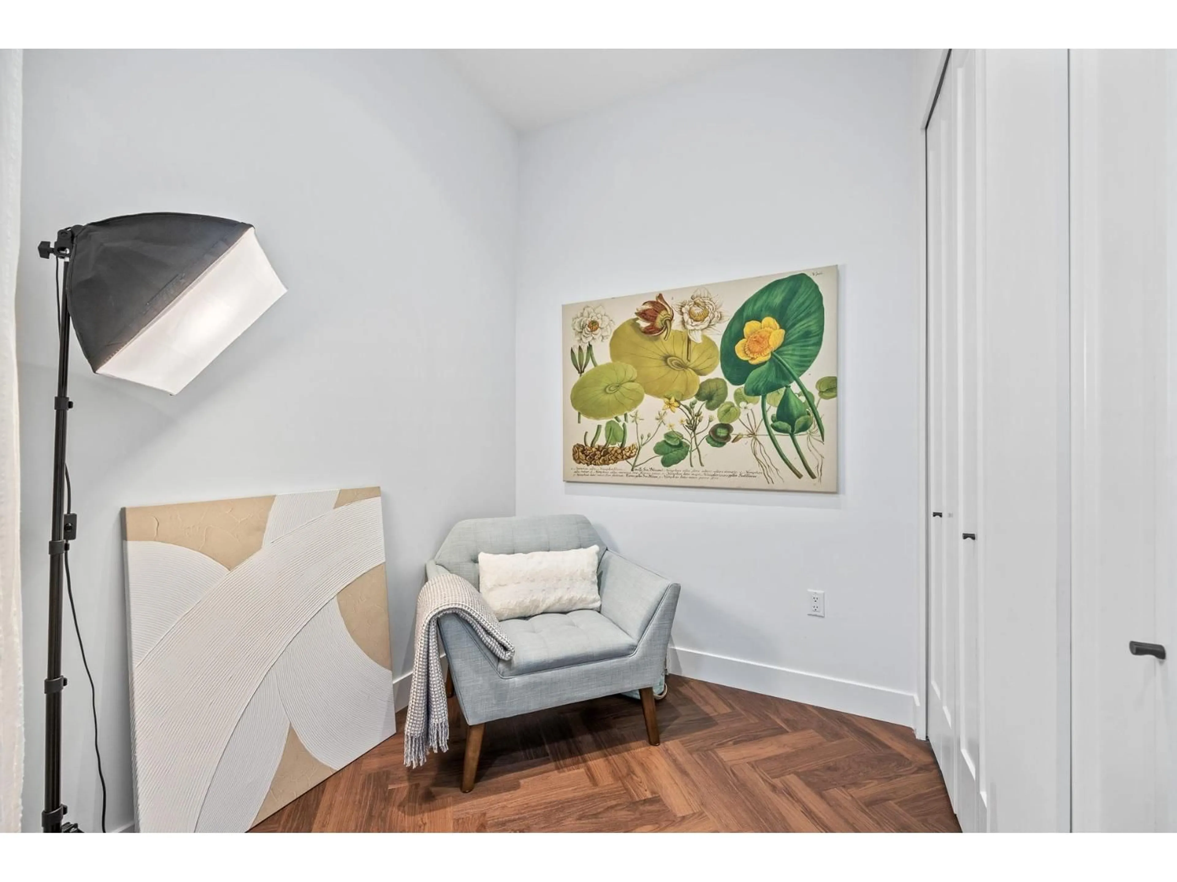 A pic of a room for 401 - 14968 101A, Surrey British Columbia V3R0E8