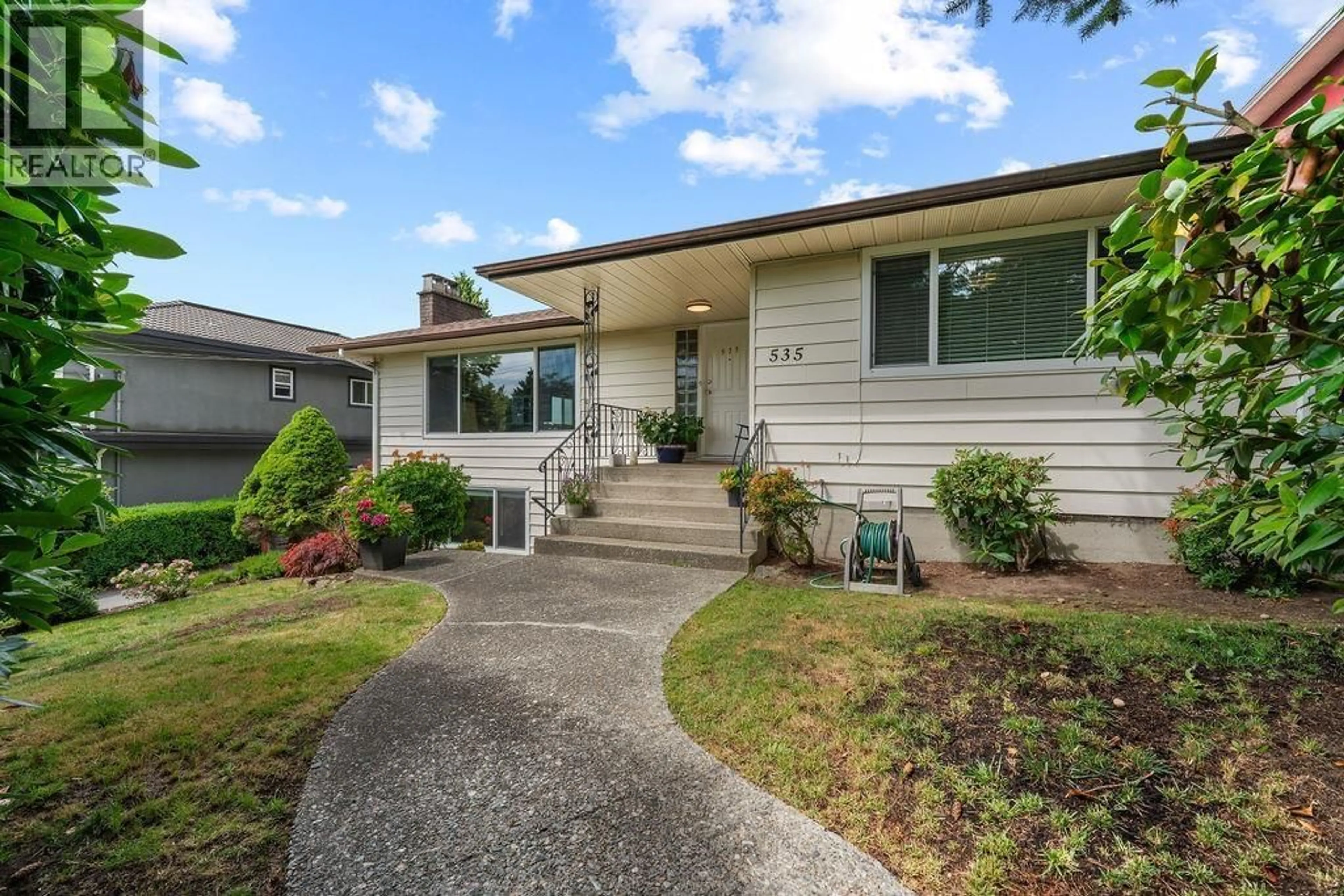 Home with vinyl exterior material, street for 535 HOLDOM AVENUE, Burnaby British Columbia V5B3V3