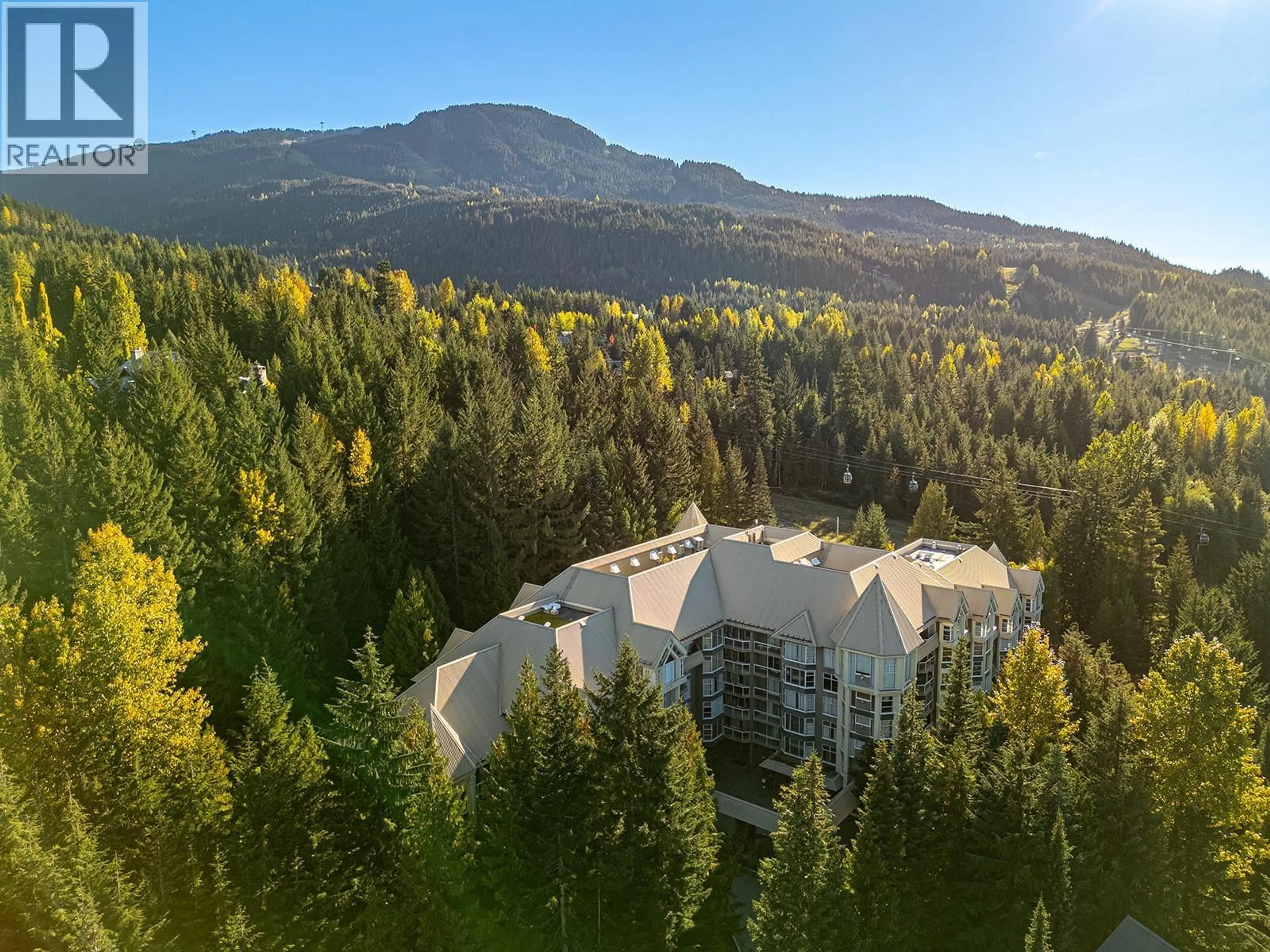 A pic from outside/outdoor area/front of a property/back of a property/a pic from drone, mountain view for 317 - 4910 SPEARHEAD PLACE, Whistler British Columbia V0N1B4