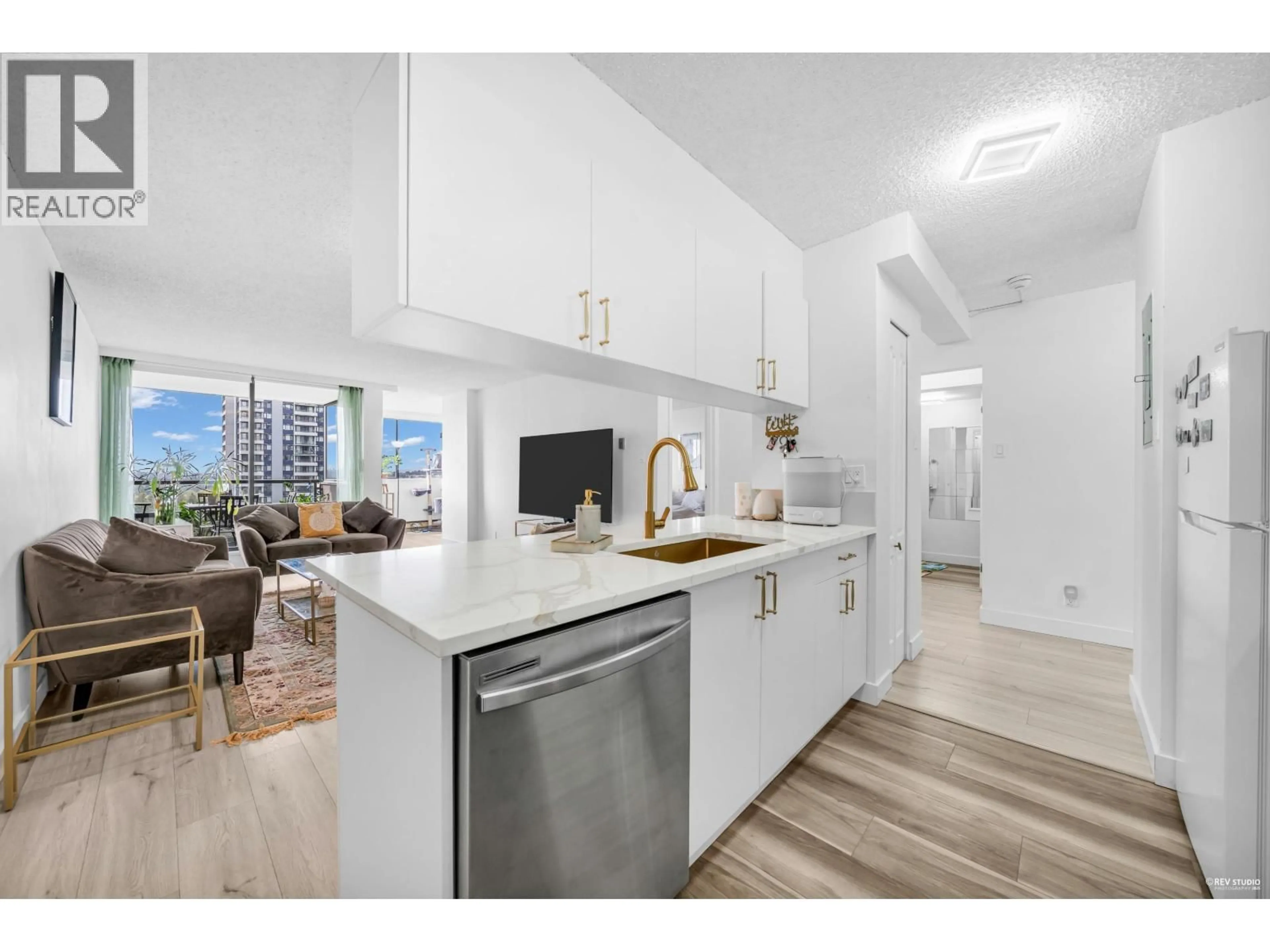 Open concept kitchen, unknown for 1501 - 9521 CARDSTON COURT, Burnaby British Columbia V3N4R8