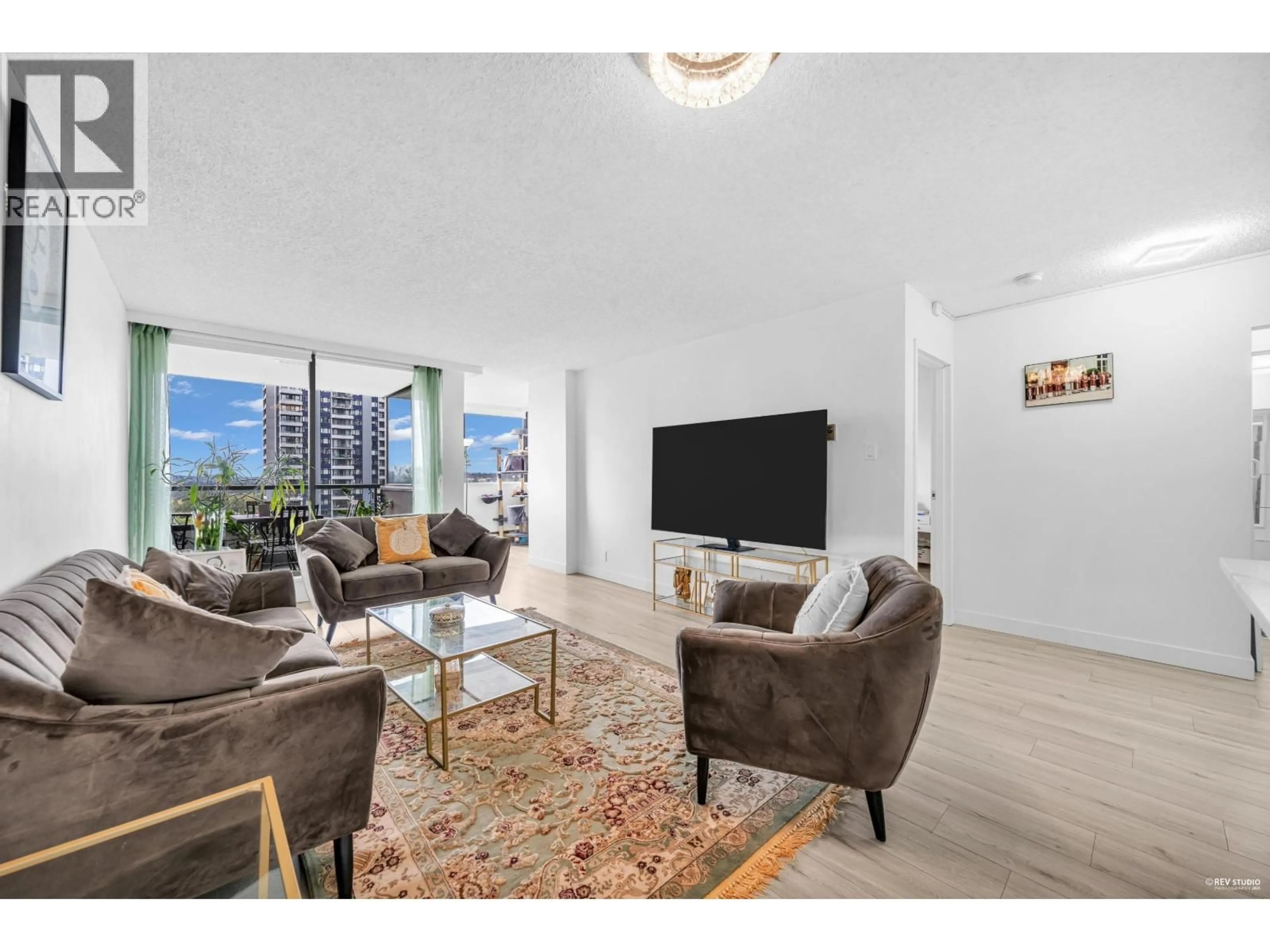 Living room with furniture, unknown for 1501 - 9521 CARDSTON COURT, Burnaby British Columbia V3N4R8