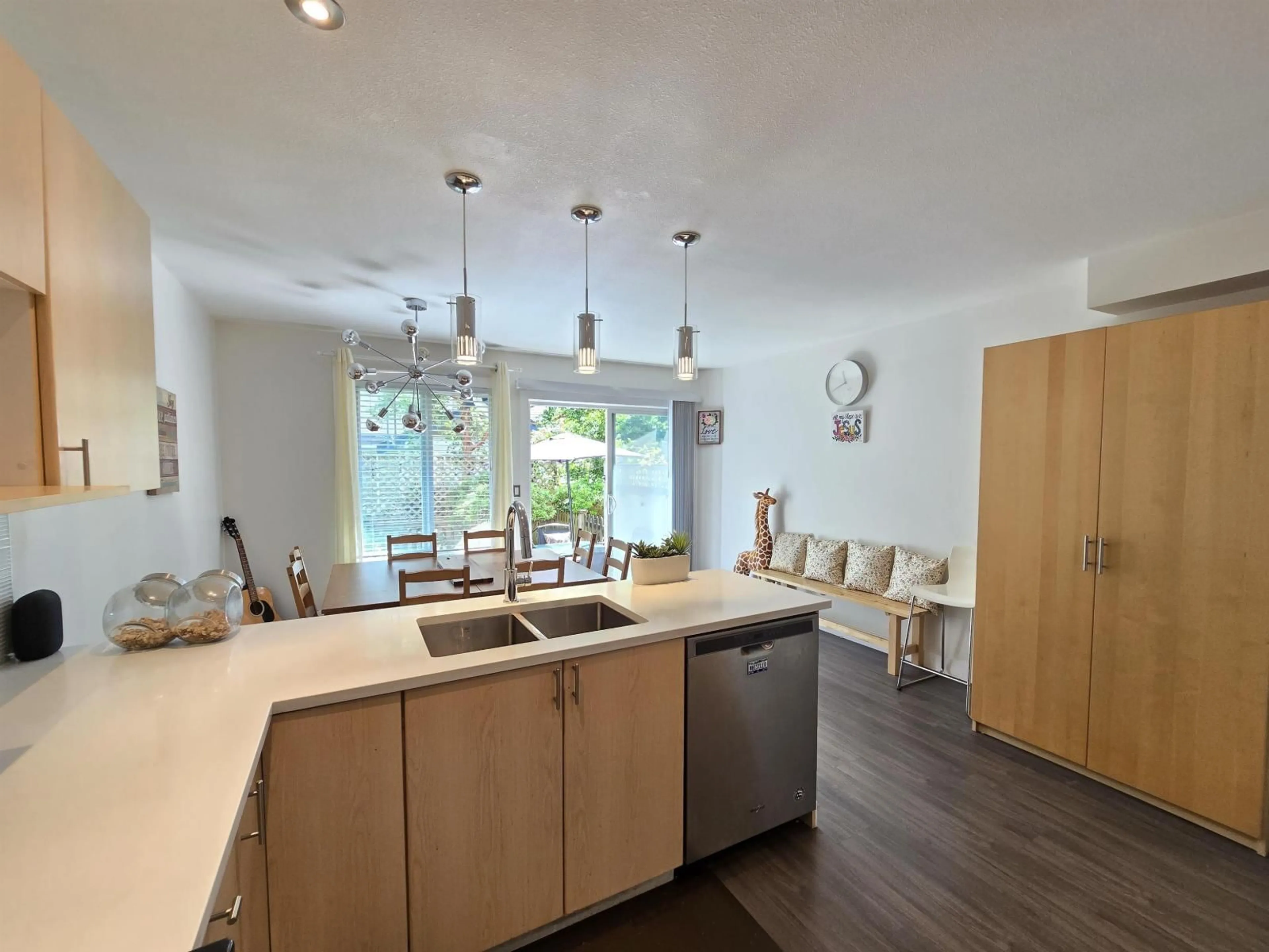Open concept kitchen, unknown for 68 - 6533 121, Surrey British Columbia V3W1M5