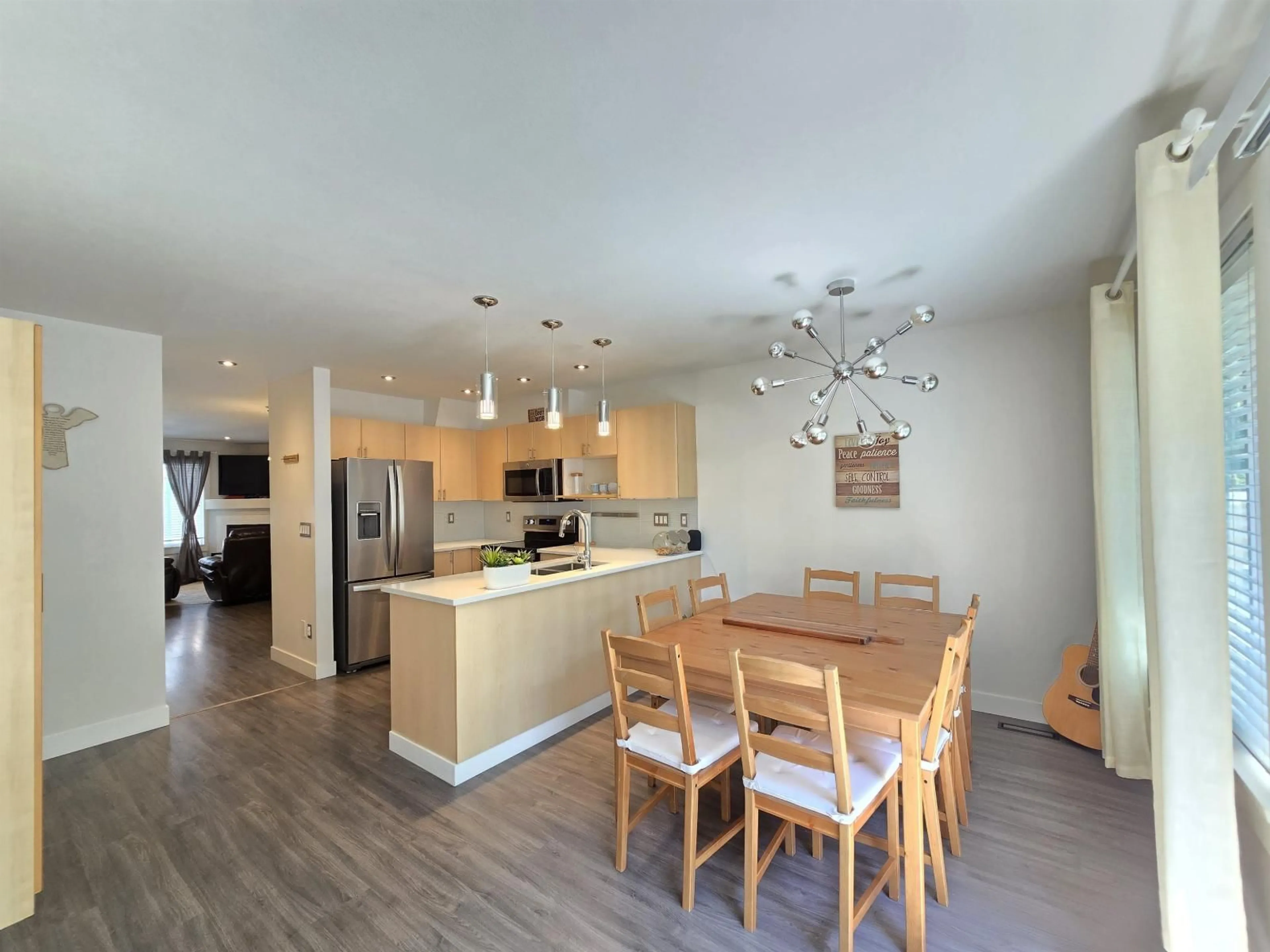 Open concept kitchen, wood/laminate floor for 68 - 6533 121, Surrey British Columbia V3W1M5
