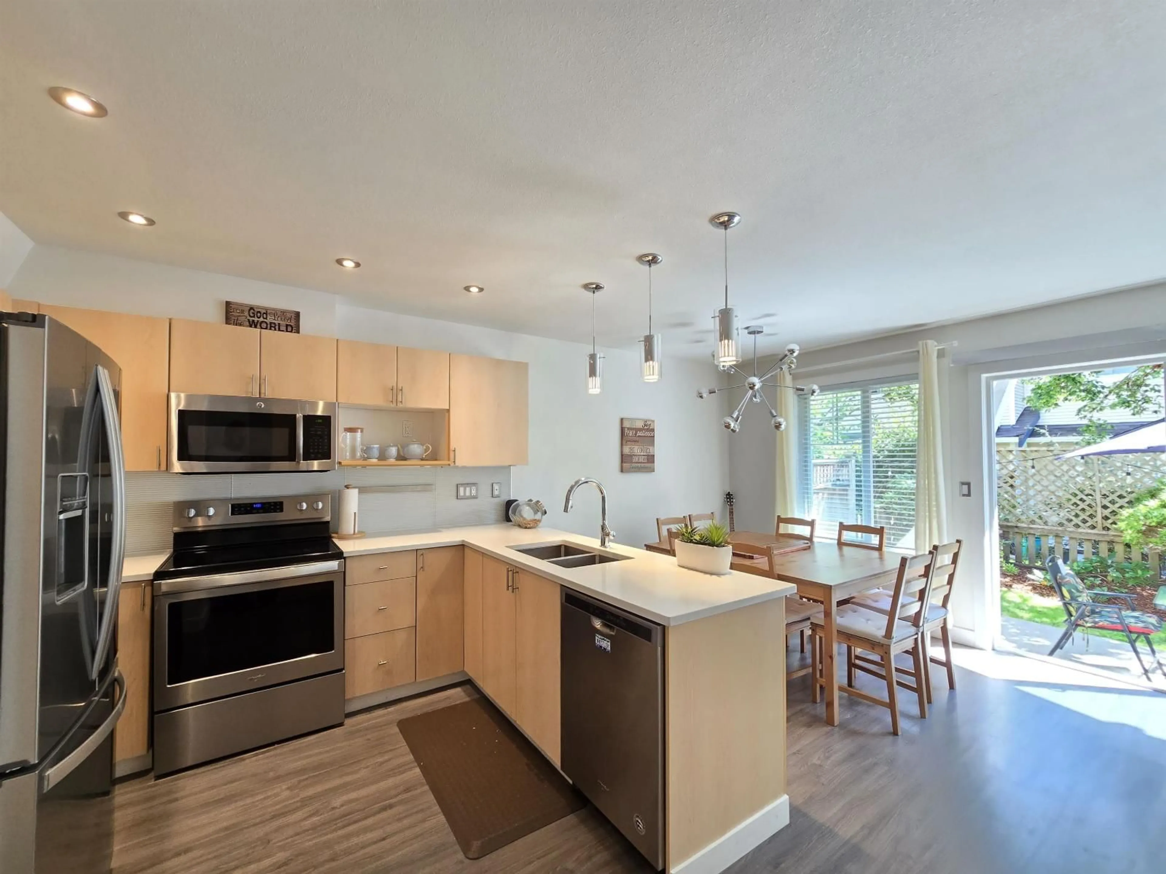 Open concept kitchen, unknown for 68 - 6533 121, Surrey British Columbia V3W1M5