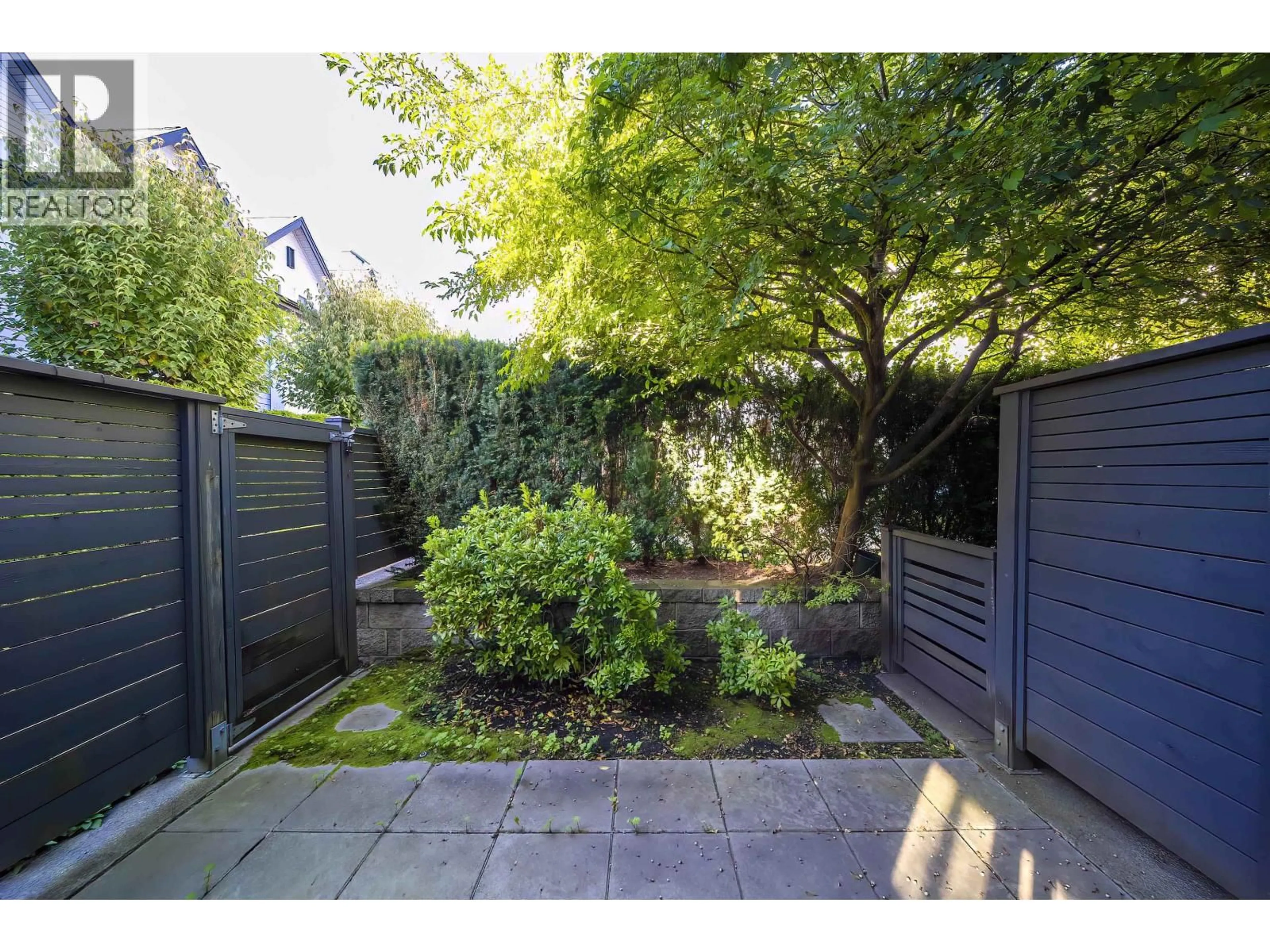 Patio, street for 18 - 6868 BURLINGTON AVENUE, Burnaby British Columbia V5J0G1