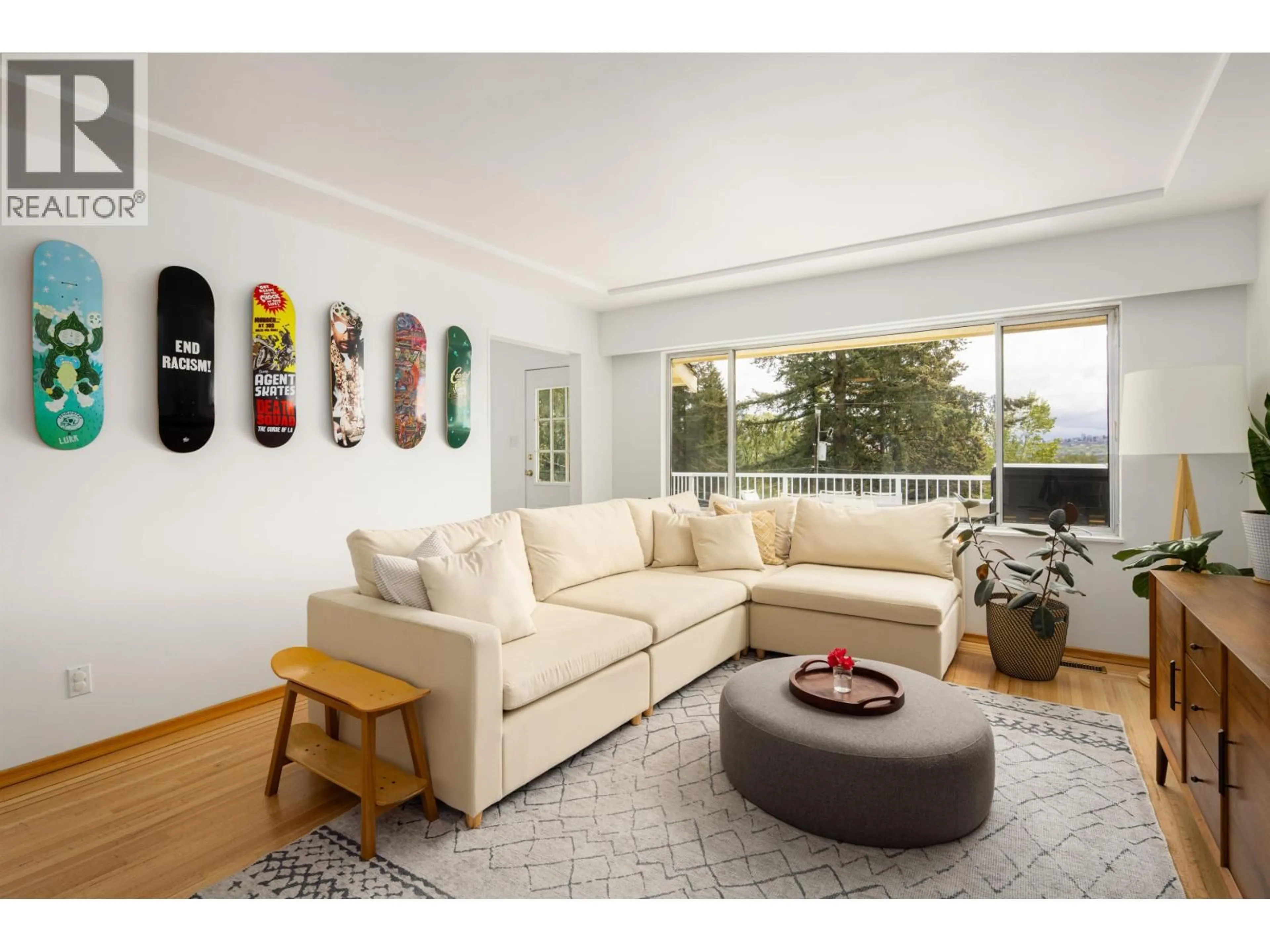 Living room with furniture, unknown for 1231 CLOVERLEY STREET, North Vancouver British Columbia V7L1N7