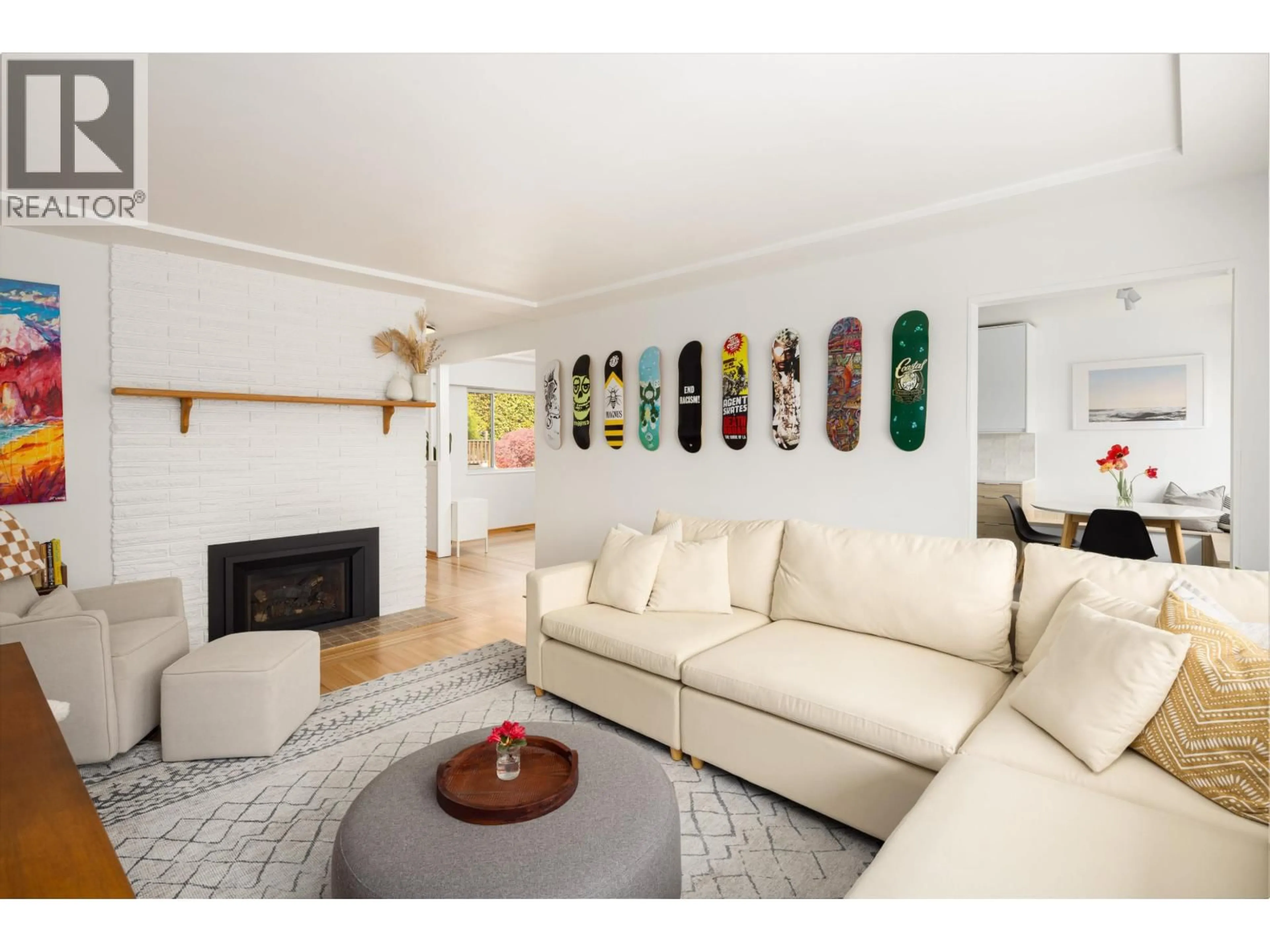 Living room with furniture, wood/laminate floor for 1231 CLOVERLEY STREET, North Vancouver British Columbia V7L1N7