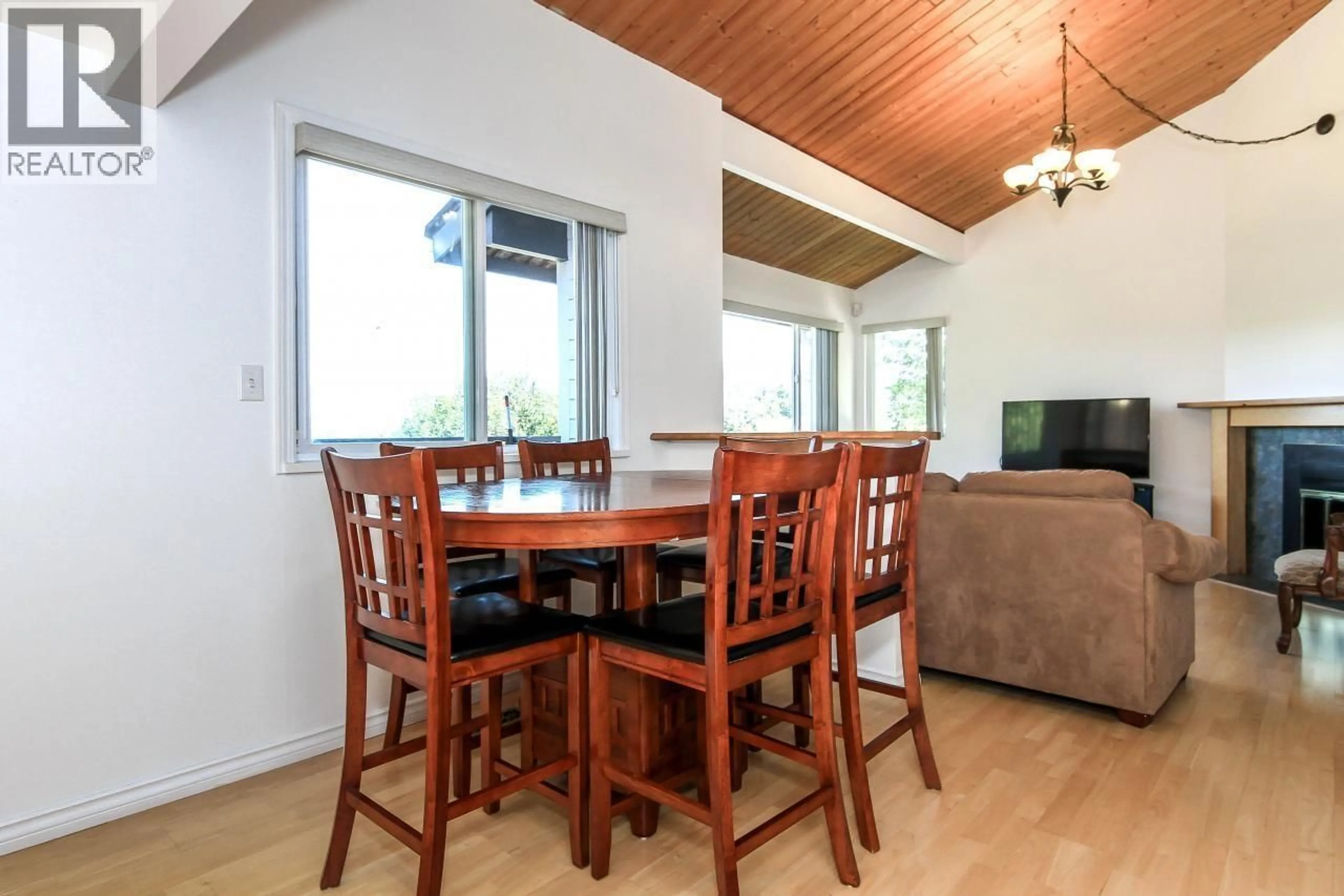 Dining room, wood/laminate floor for 1525 ELINOR CRESCENT, Port Coquitlam British Columbia V3C2Y3