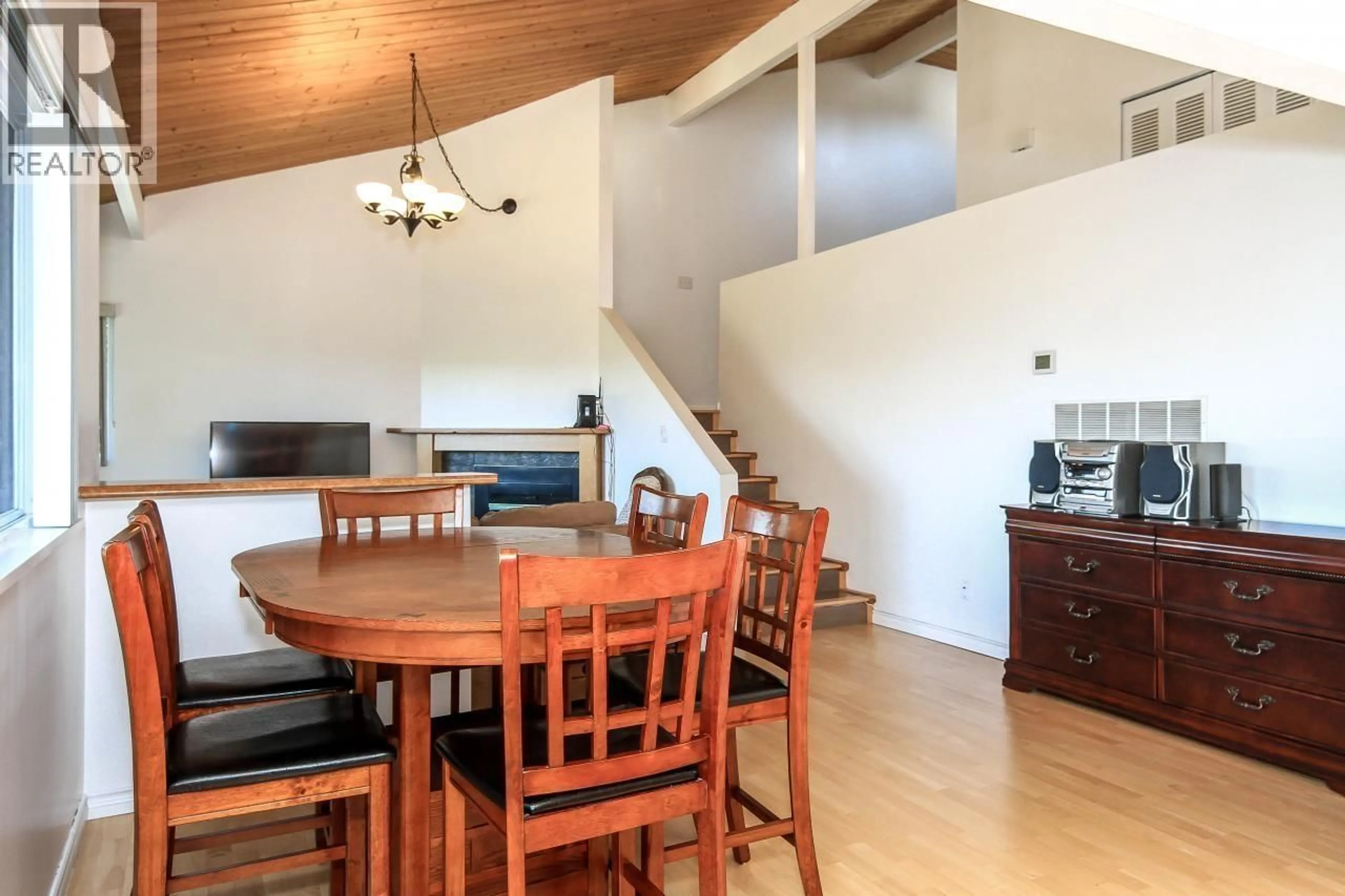 Dining room, wood/laminate floor for 1525 ELINOR CRESCENT, Port Coquitlam British Columbia V3C2Y3