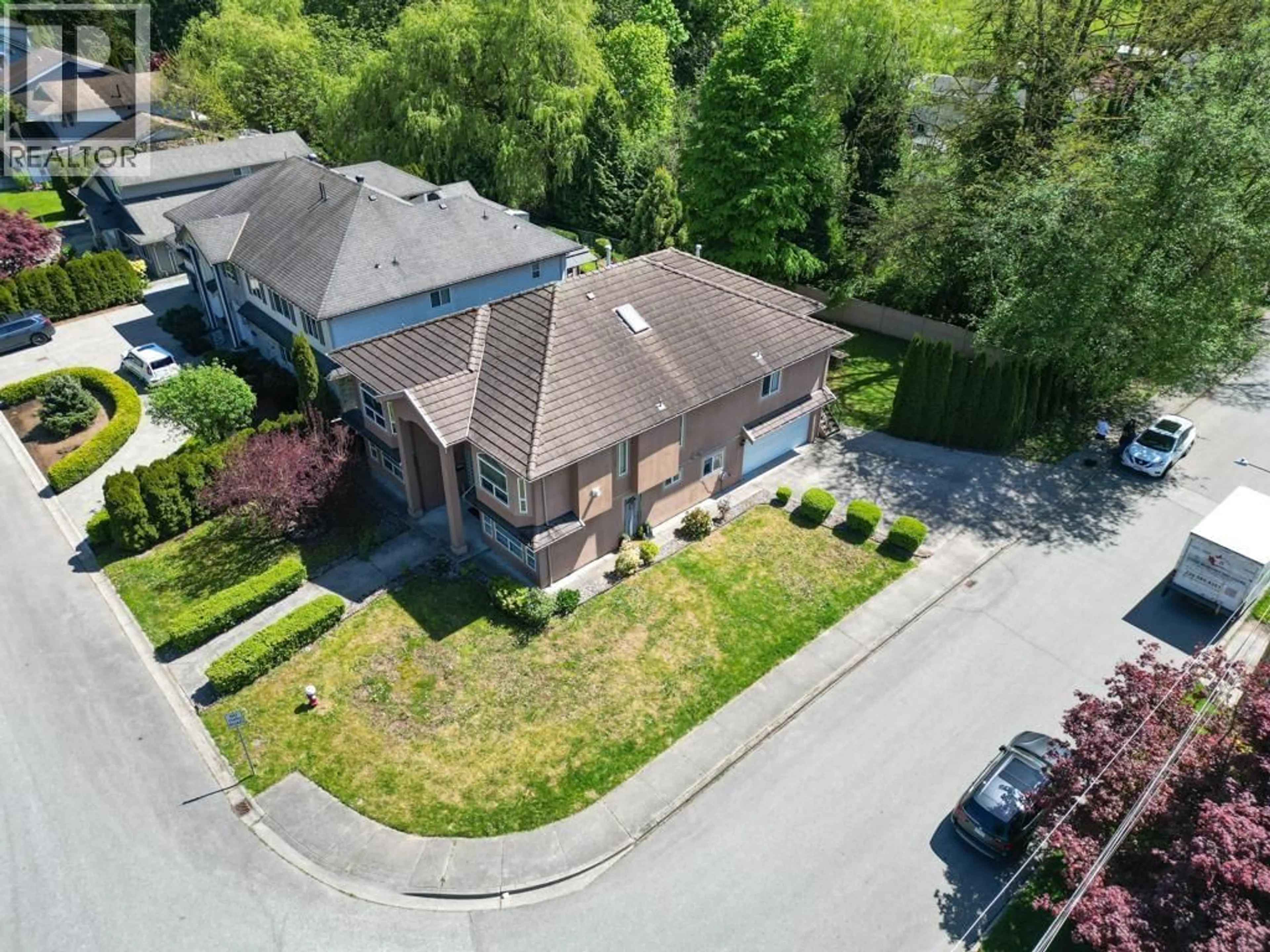 A pic from outside/outdoor area/front of a property/back of a property/a pic from drone, street for 21008 BARKER AVENUE, Maple Ridge British Columbia V2X8R6