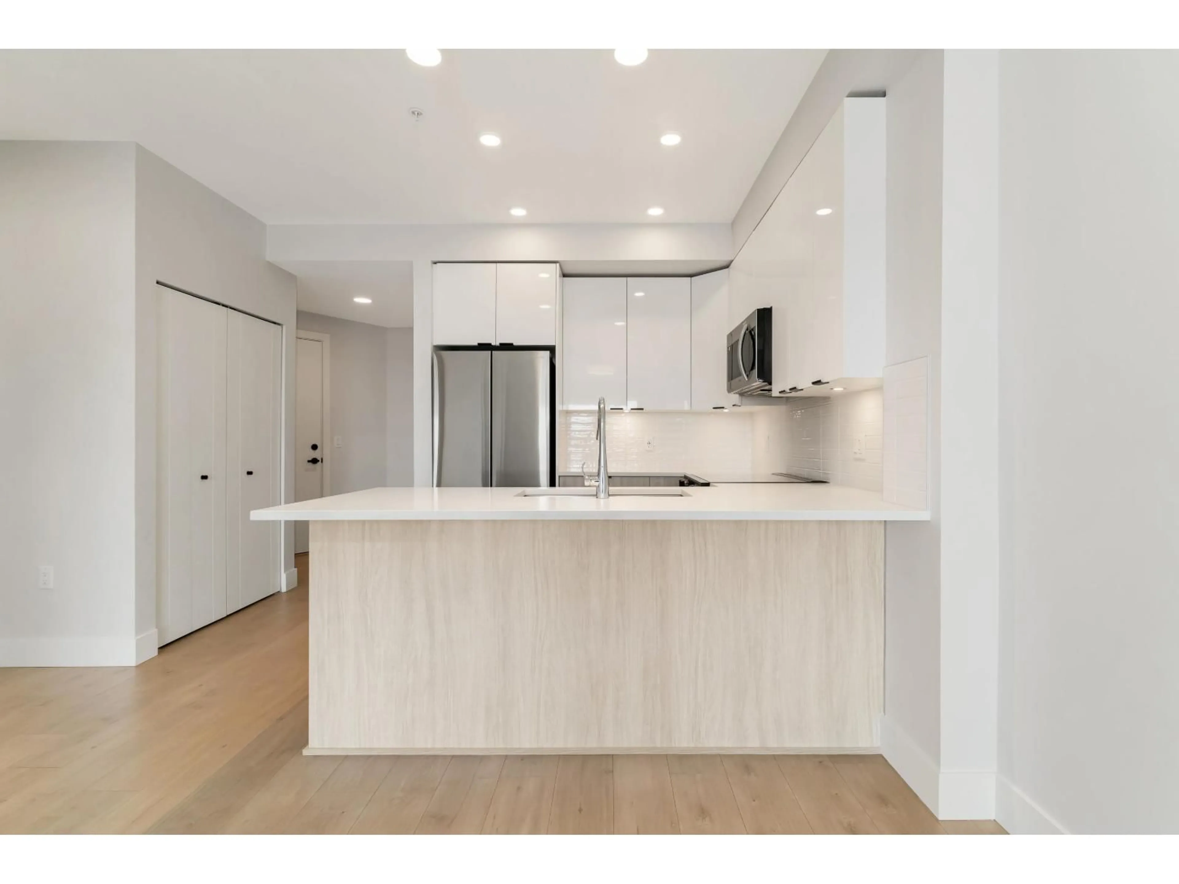 Open concept kitchen, unknown for 519 - 20061 FRASER, Langley British Columbia V3A4E4