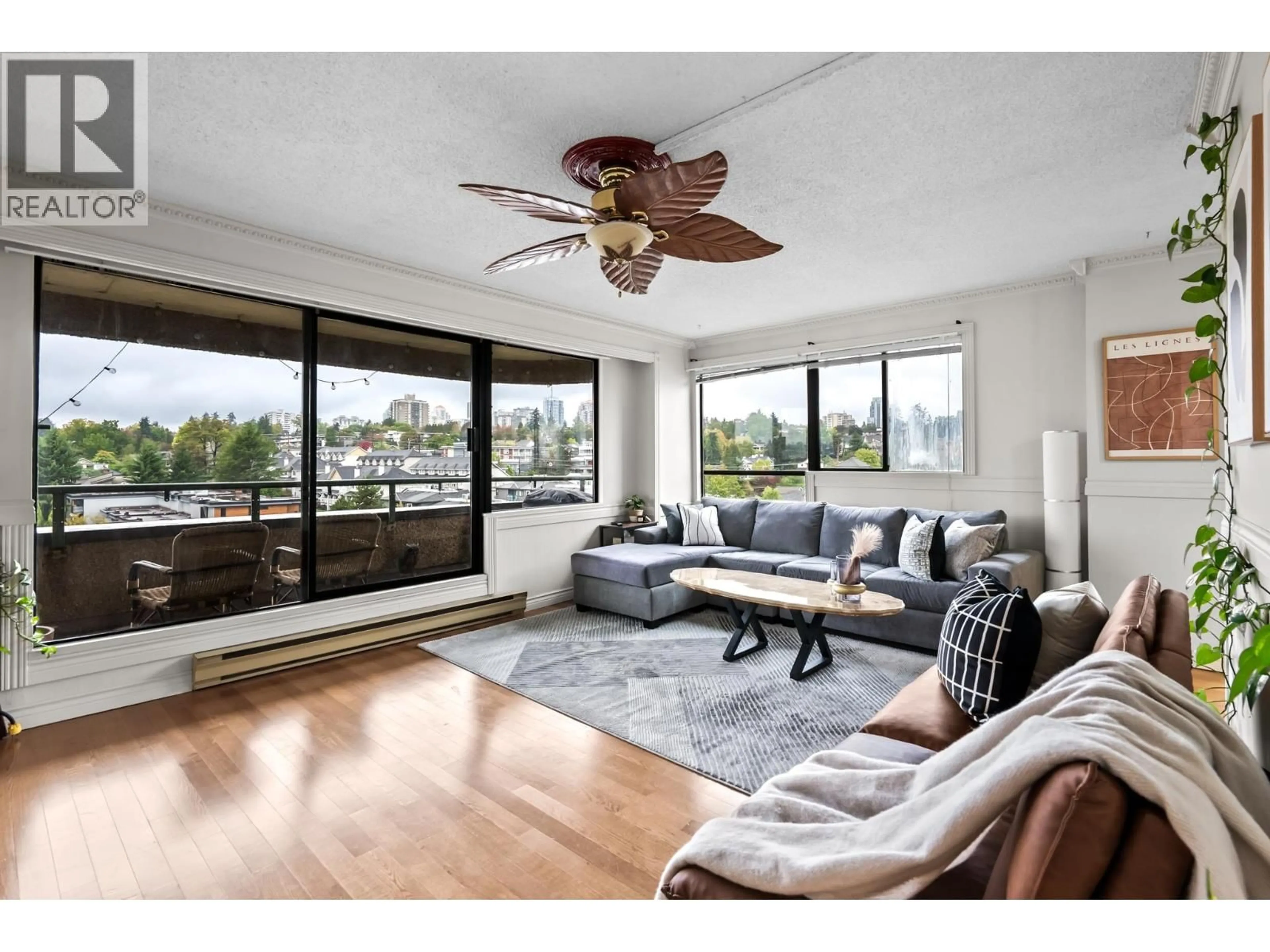 Living room with furniture, wood/laminate floor for 1202 - 1026 QUEENS AVENUE, New Westminster British Columbia V3M6B2