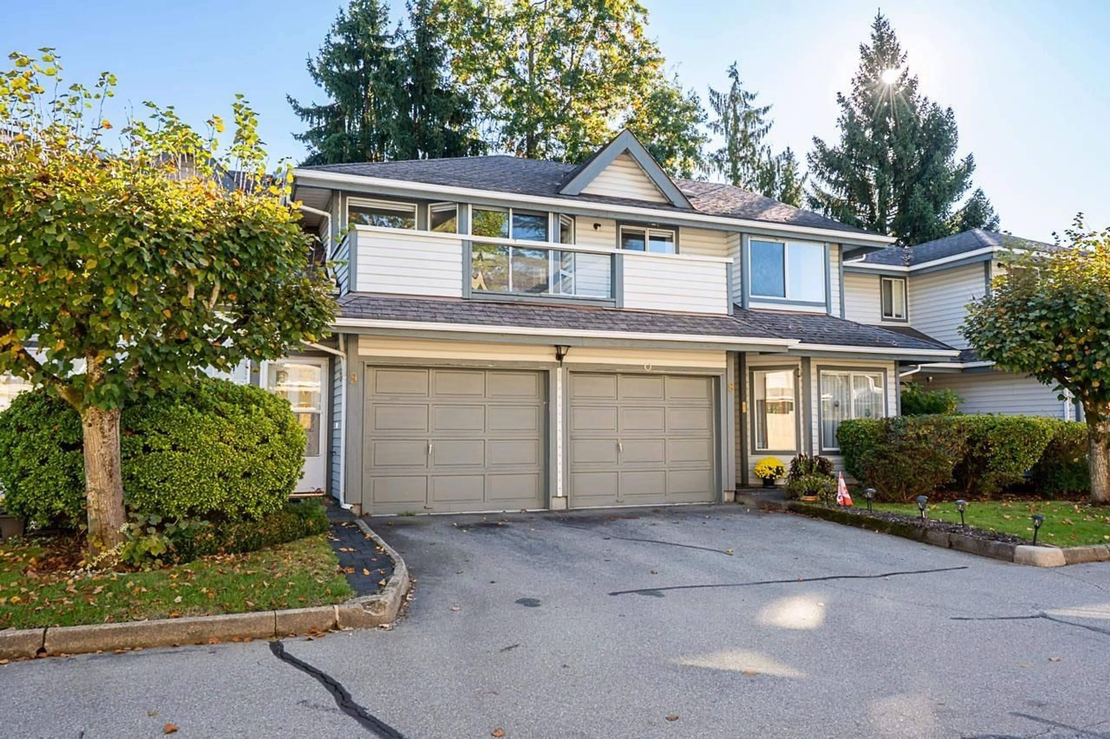 Home with vinyl exterior material, street for 9 - 9947 151, Surrey British Columbia V3R9A1