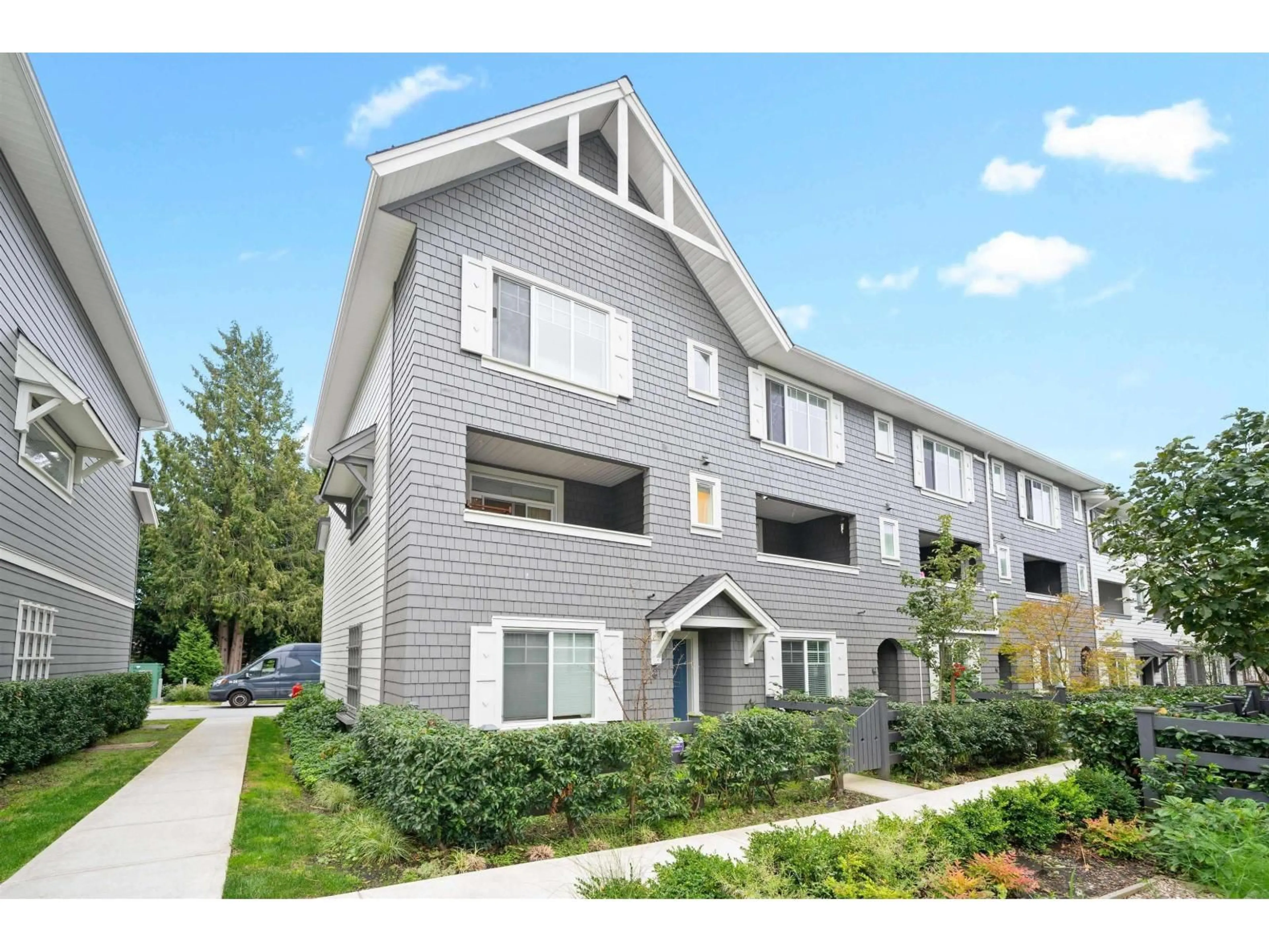 Home with vinyl exterior material, street for 104 - 15850 85, Surrey British Columbia V4N6W2