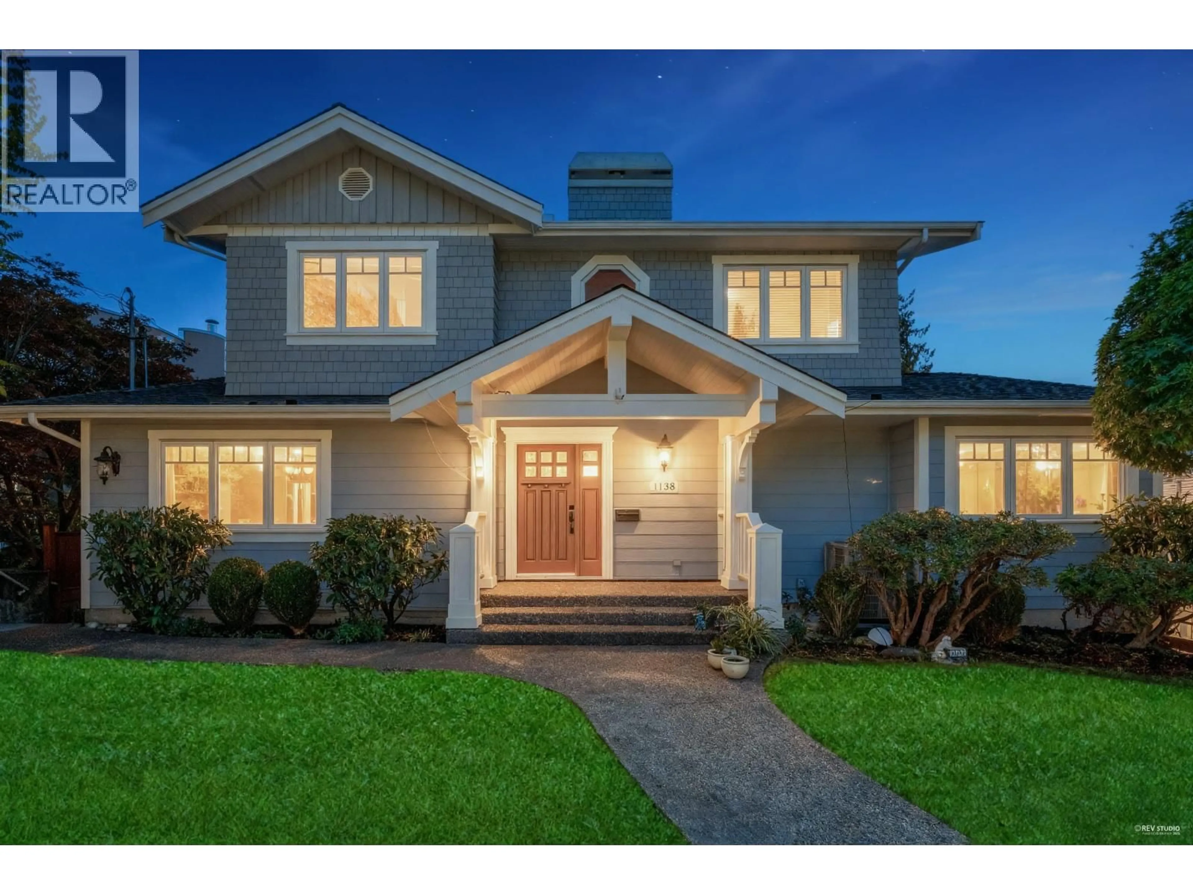 Home with vinyl exterior material, street for 1138 INGLEWOOD AVENUE, West Vancouver British Columbia V7T1Y5