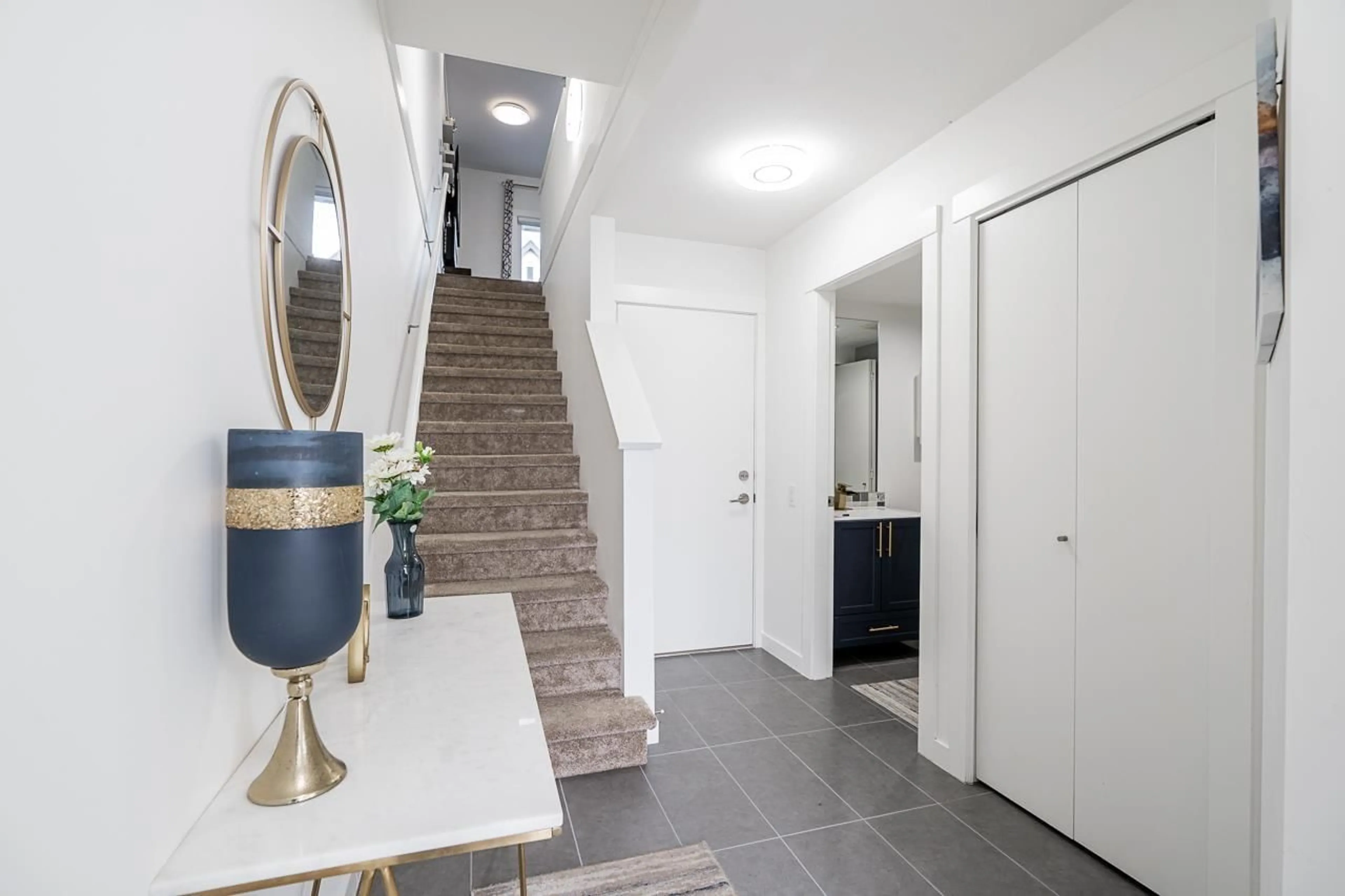 Indoor entryway for 39 - 19159 WATKINS, Surrey British Columbia V4N6P7