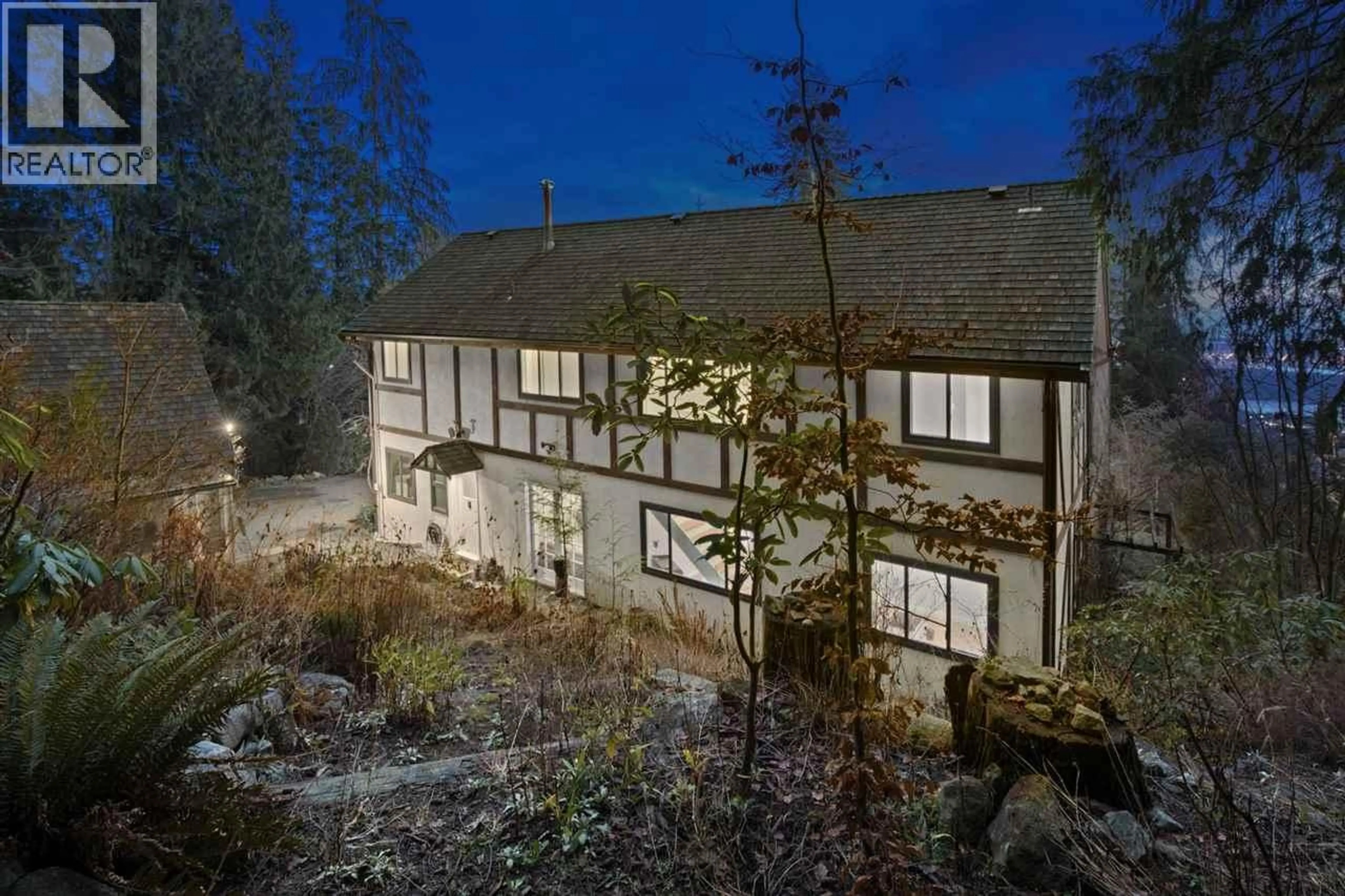 A pic from outside/outdoor area/front of a property/back of a property/a pic from drone, unknown for 1145 MILLSTREAM ROAD, West Vancouver British Columbia V7S2C8