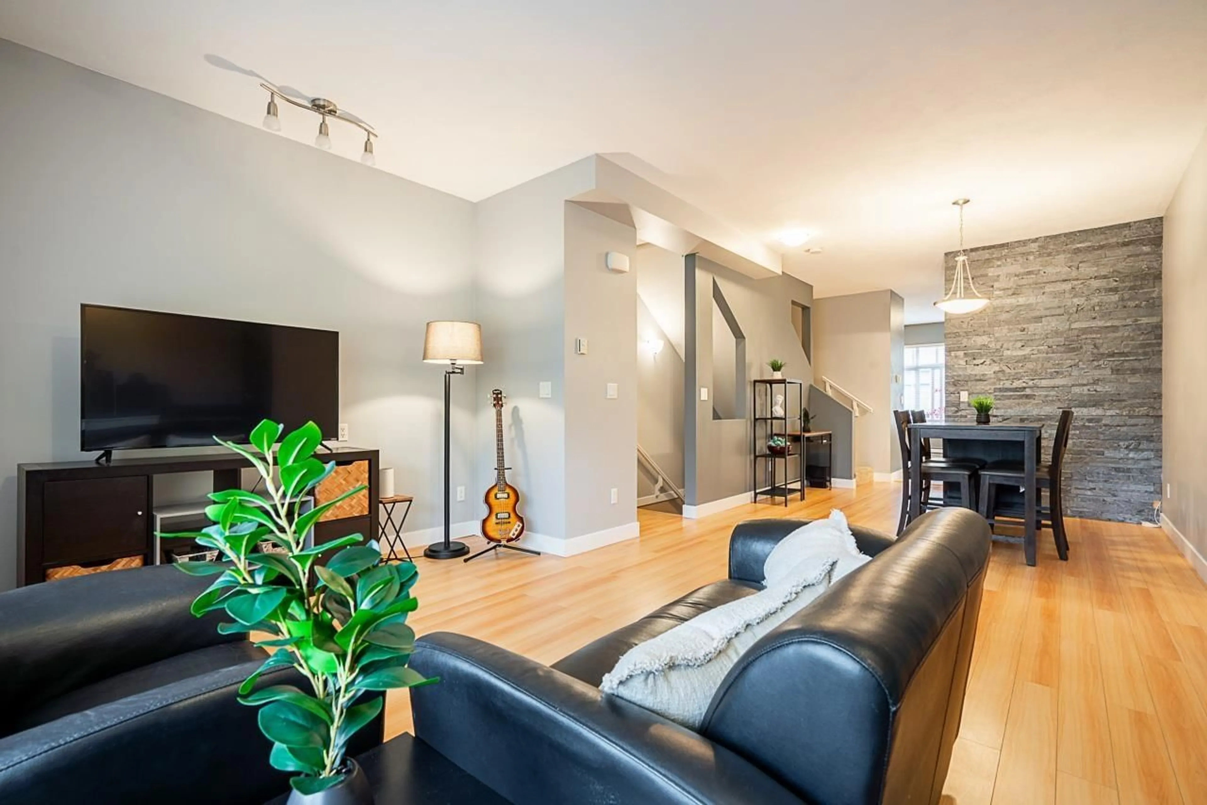 Living room with furniture, unknown for 4 - 13899 LAUREL, Surrey British Columbia V3T0E3