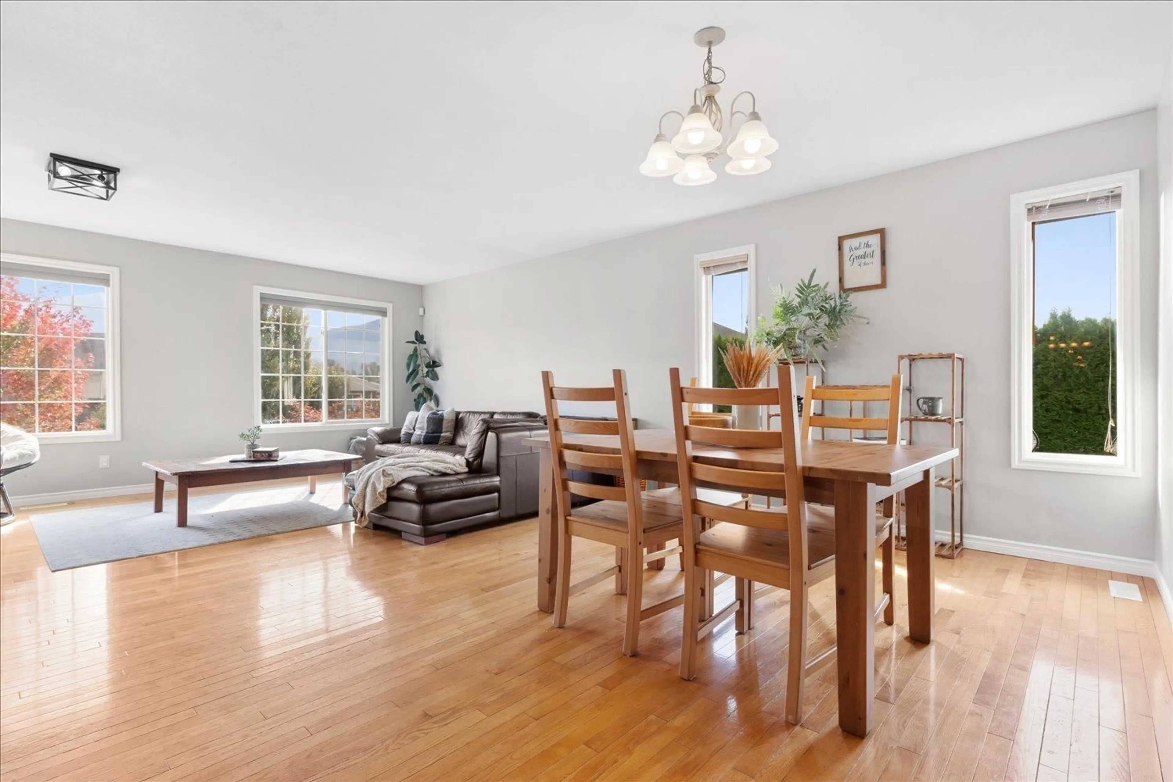Dining room, wood/laminate floor for 46259 RANCHERO DRIVE, Chilliwack British Columbia V4Z1K2
