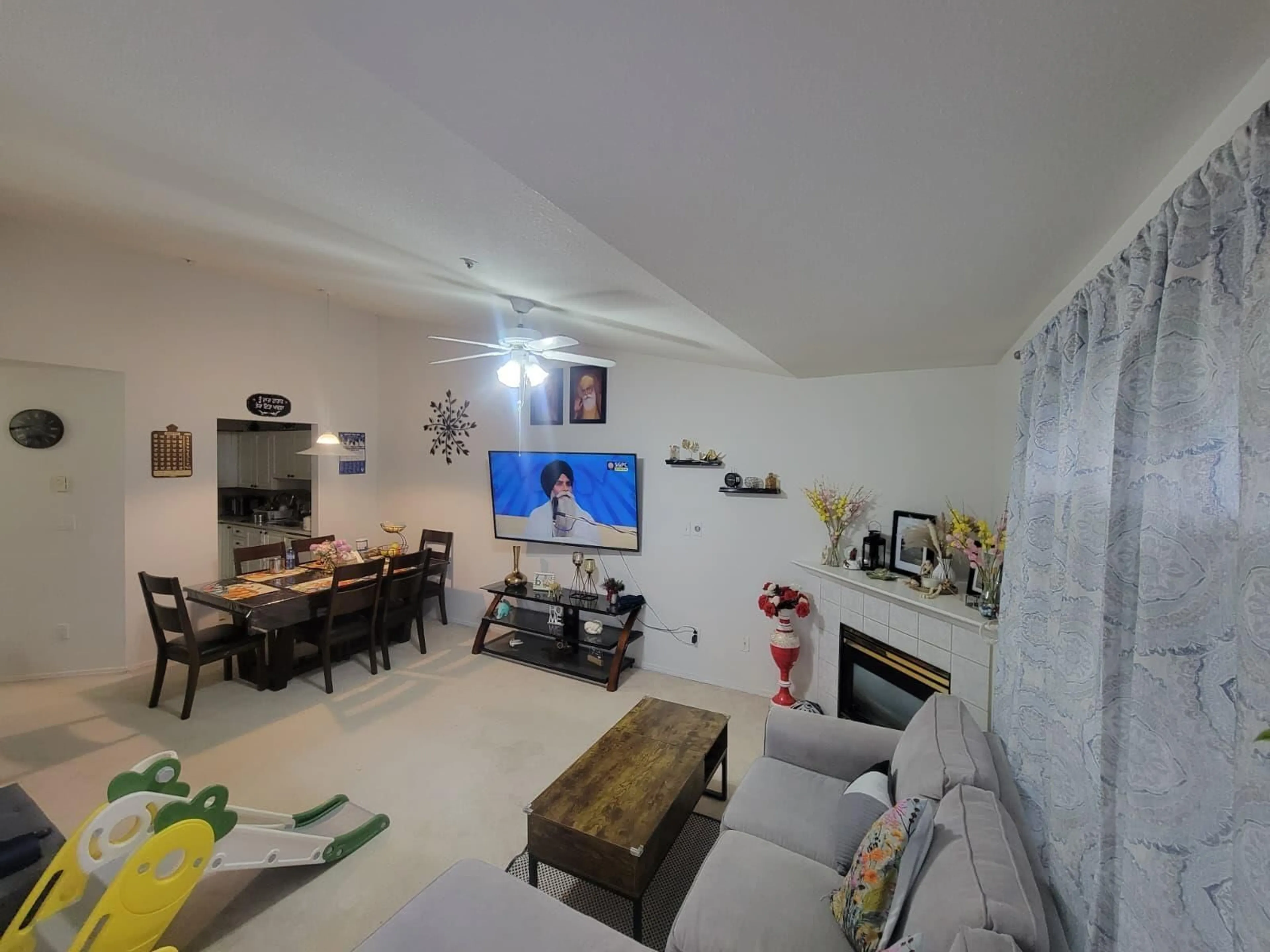 Living room with furniture, floor is not visible for 312 - 12769 72, Surrey British Columbia V3W2M7