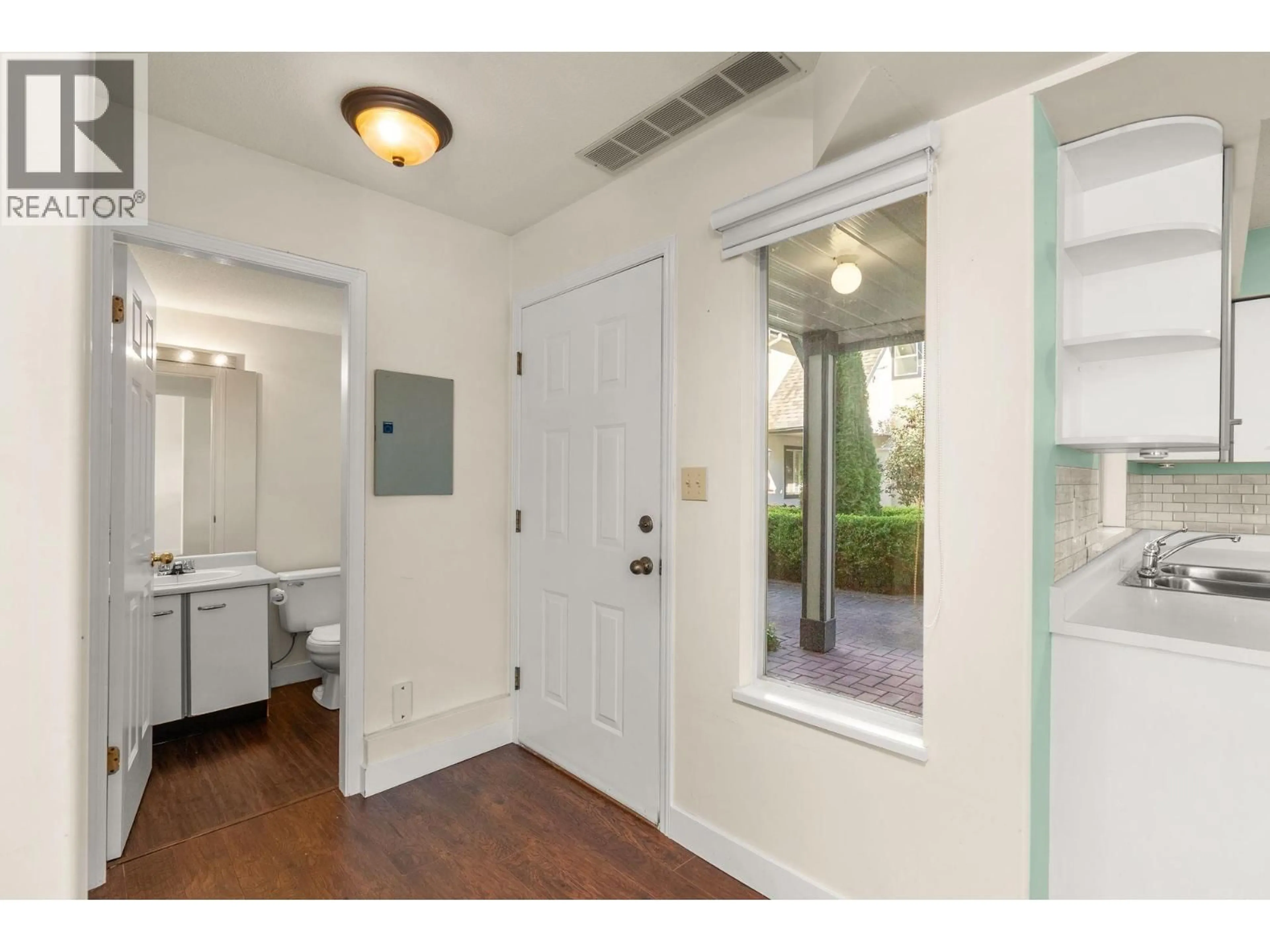 Indoor entryway for 5 - 4890 48 AVENUE, Ladner British Columbia V4K1V3