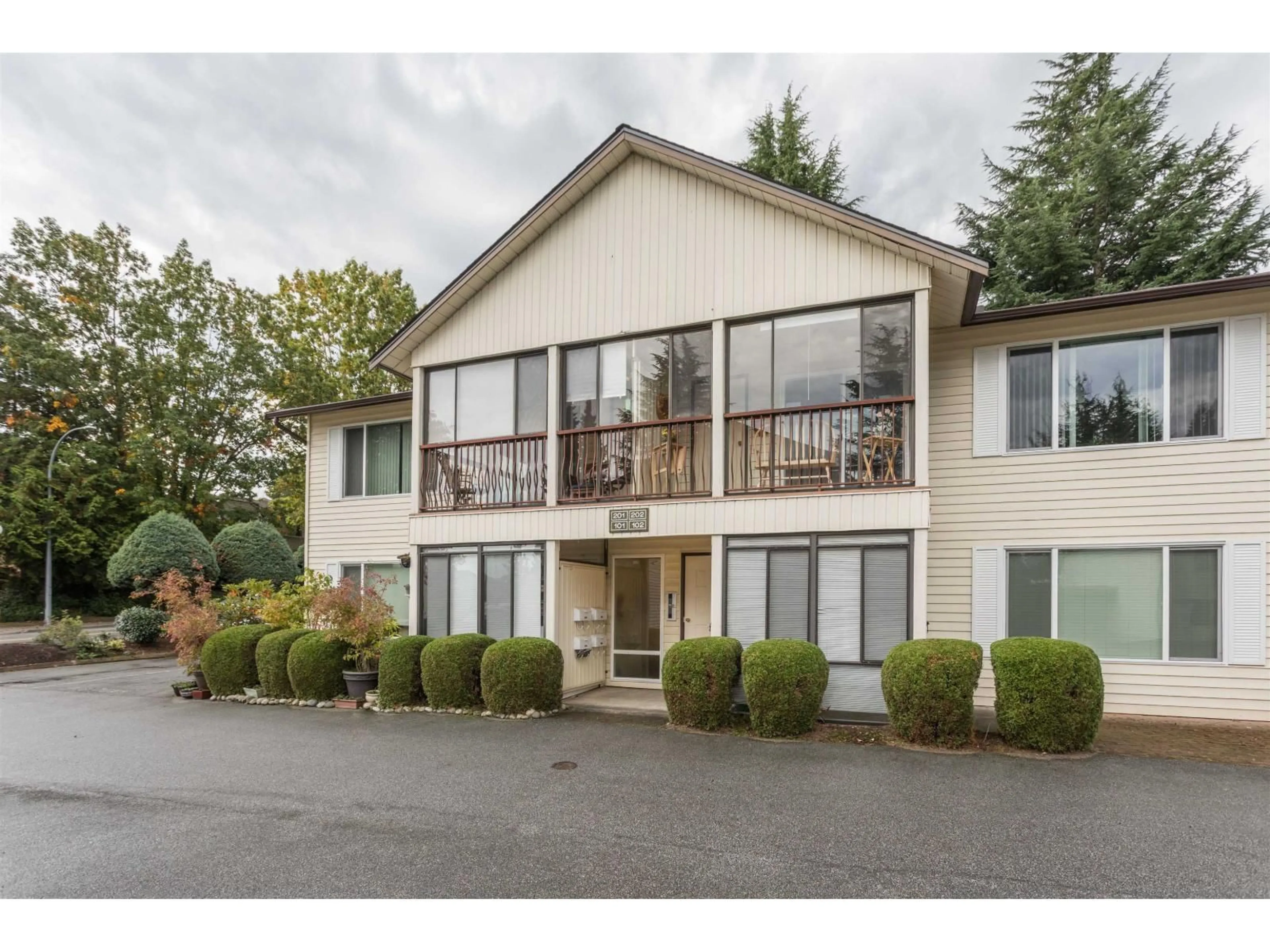 Patio, mountain view for 201 - 2853 BOURQUIN, Abbotsford British Columbia V2S6H6