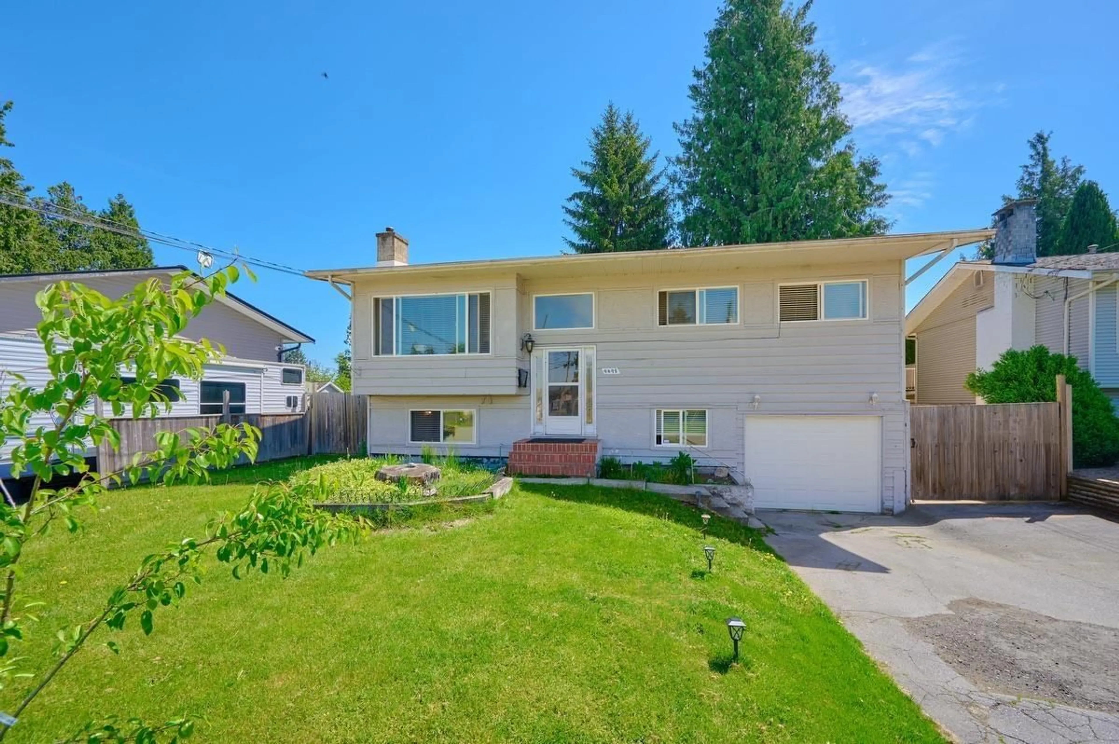 Home with vinyl exterior material, street for 9498 119, Delta British Columbia V4C6M6