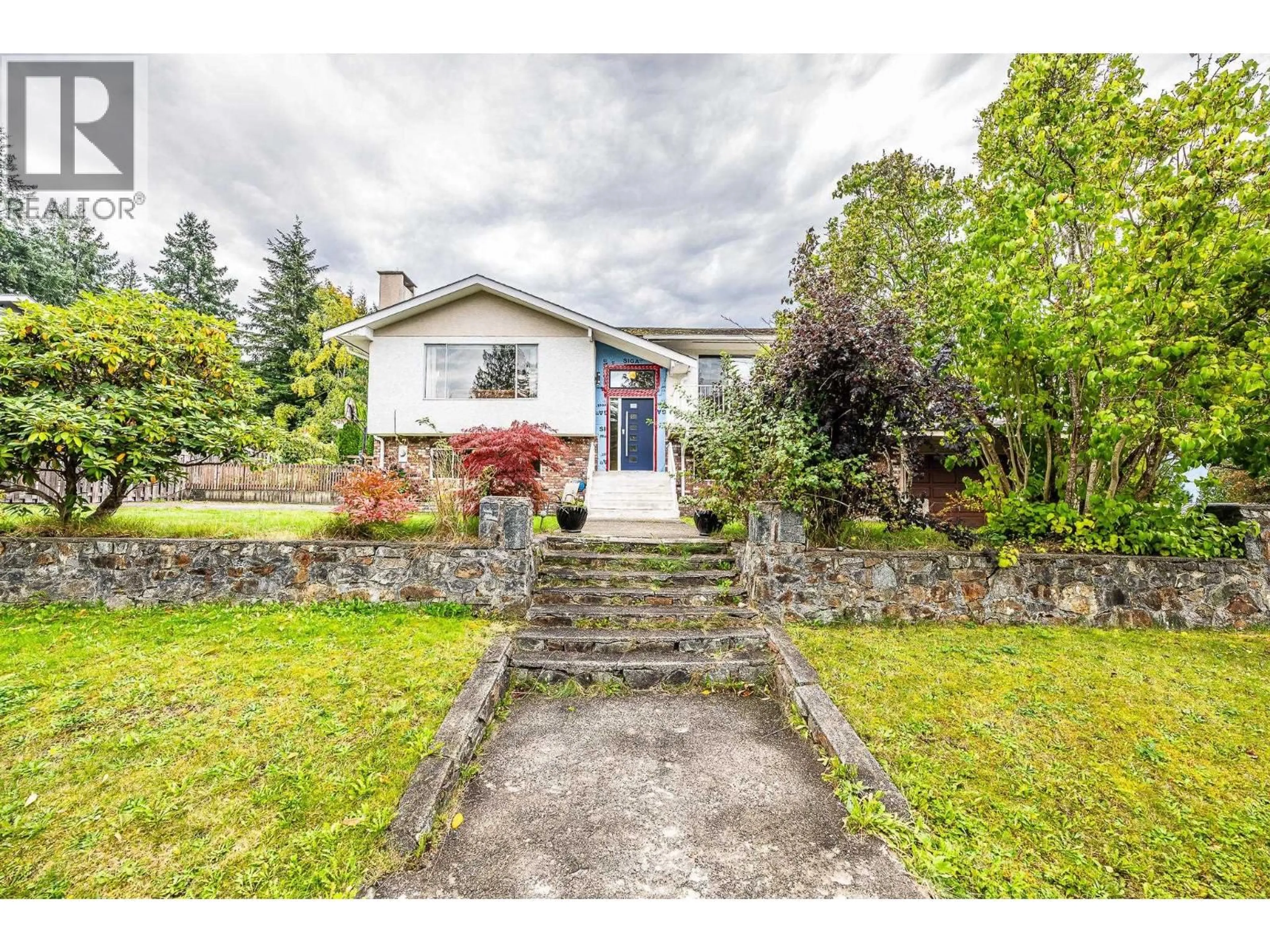 A pic from outside/outdoor area/front of a property/back of a property/a pic from drone, street for 2332 ARGYLE CRESCENT, Squamish British Columbia V0N1T0